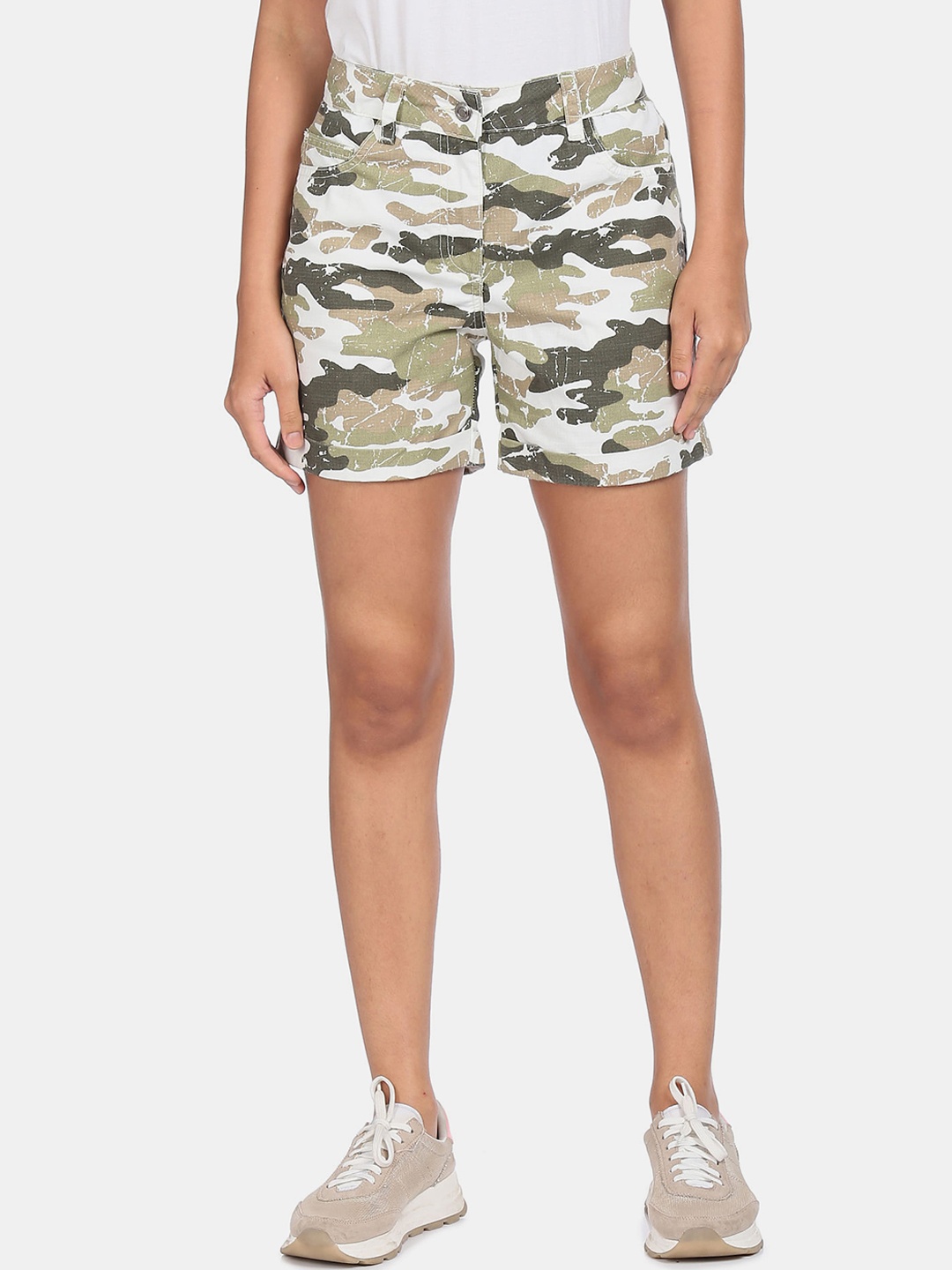 

Sugr Woman Olive & Green Mid Rise Camo Print Shorts