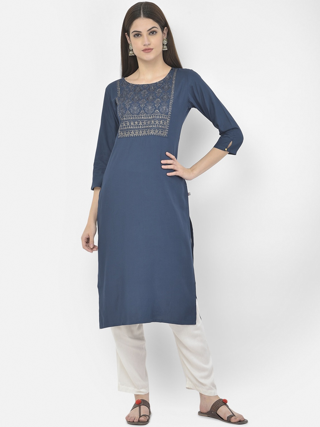 

Span Women Blue Embroidered Straight Kurta