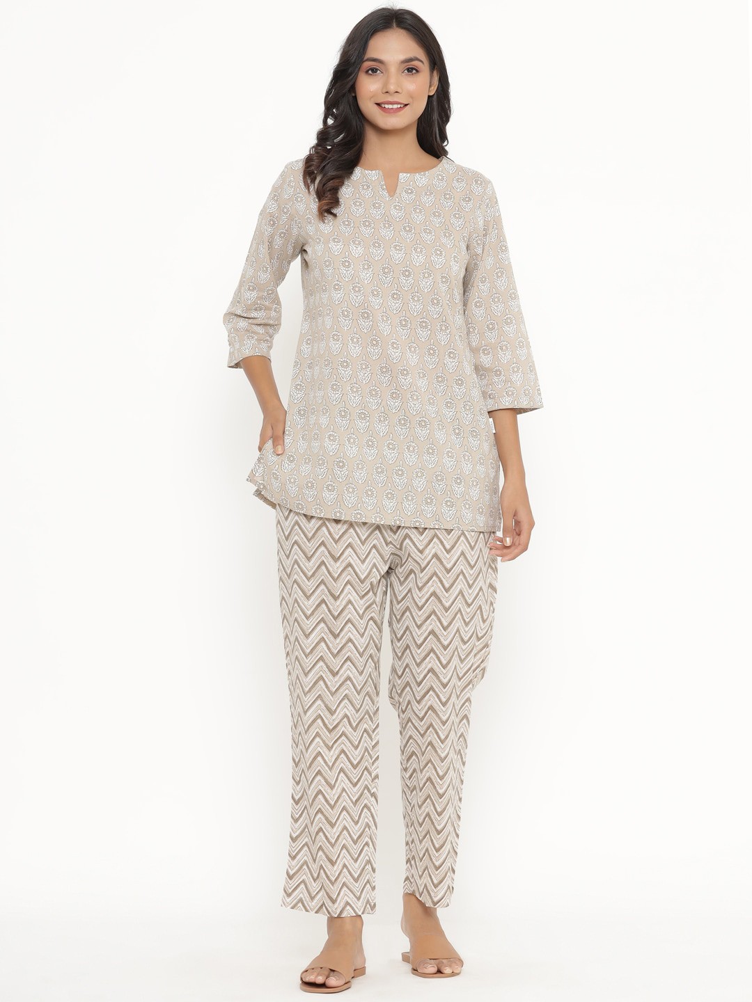 

JISORA Women White & Beige Printed Night suit