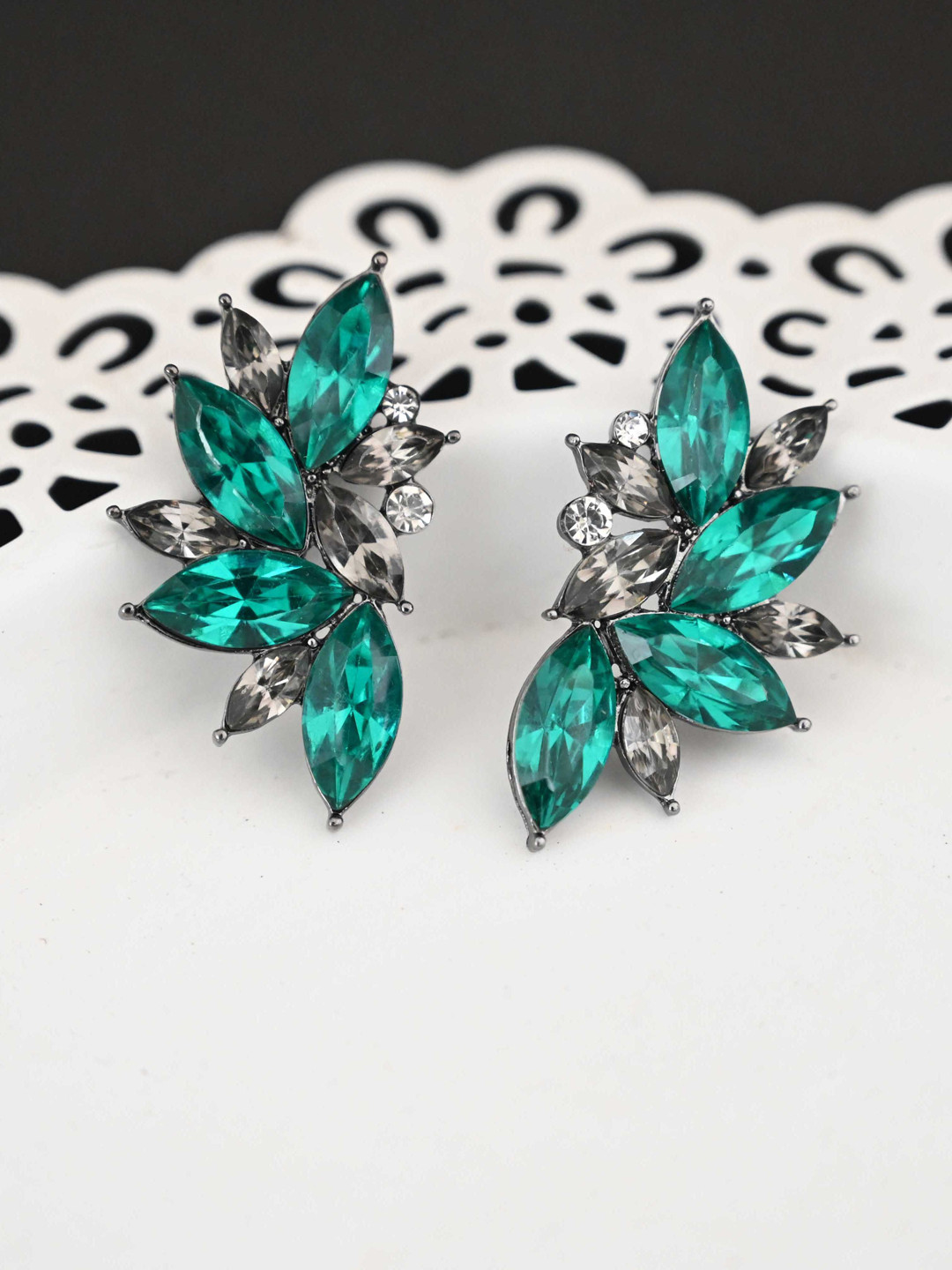

justpeachy Green & Silver-Toned Contemporary Studs Earrings