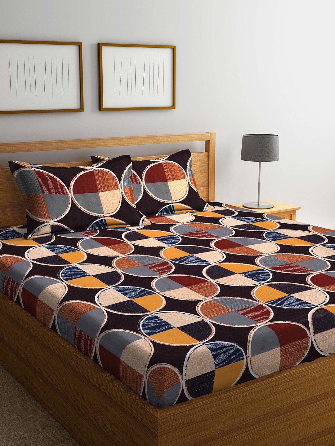 

Arrabi Black & Cream-Coloured Geometric 300 TC King Bedsheet with 2 Pillow Covers
