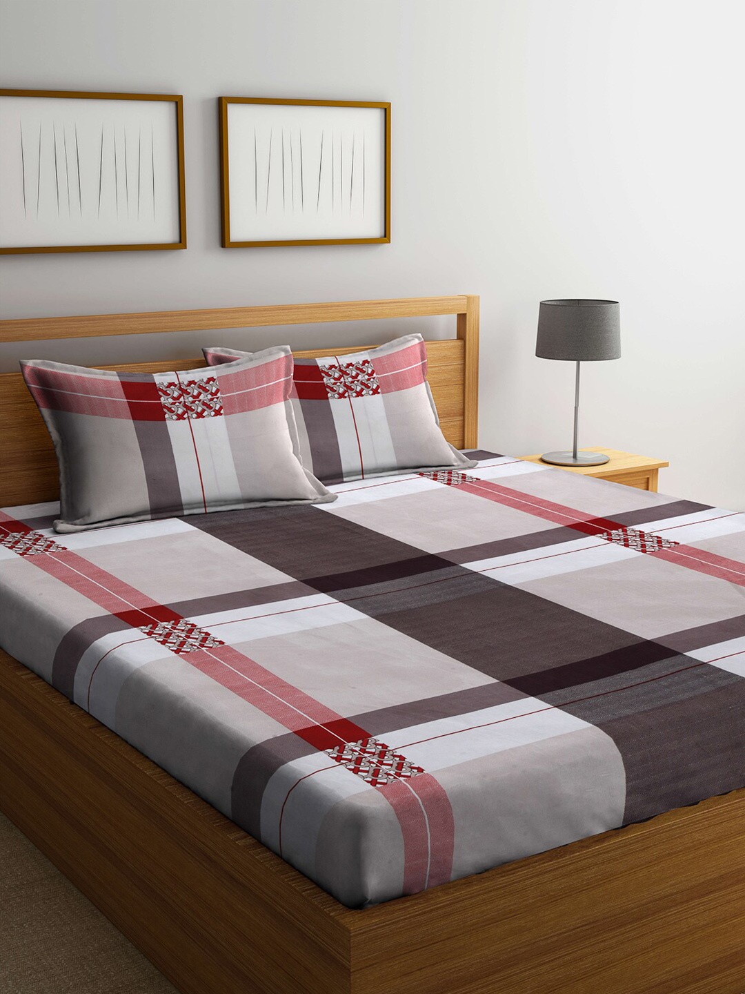 

Arrabi Grey & Pink Geometric 300 TC King Bedsheet with 2 Pillow Covers
