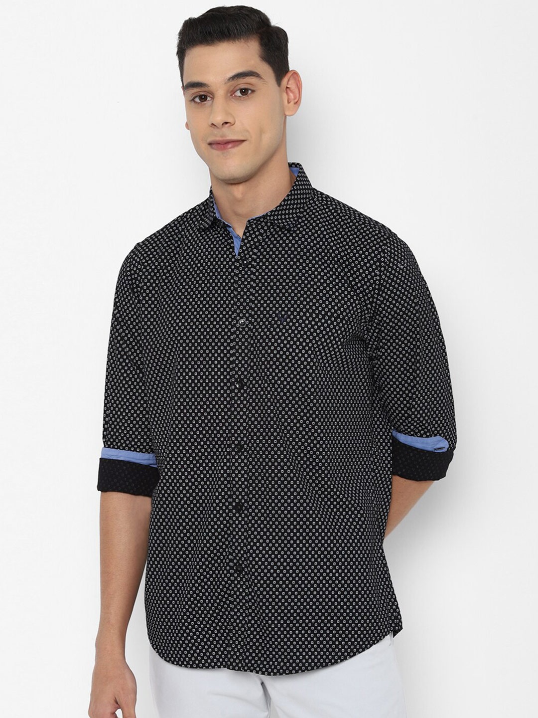 

Allen Solly Men Black & White Slim Fit Opaque Printed Pure Cotton Casual Shirt