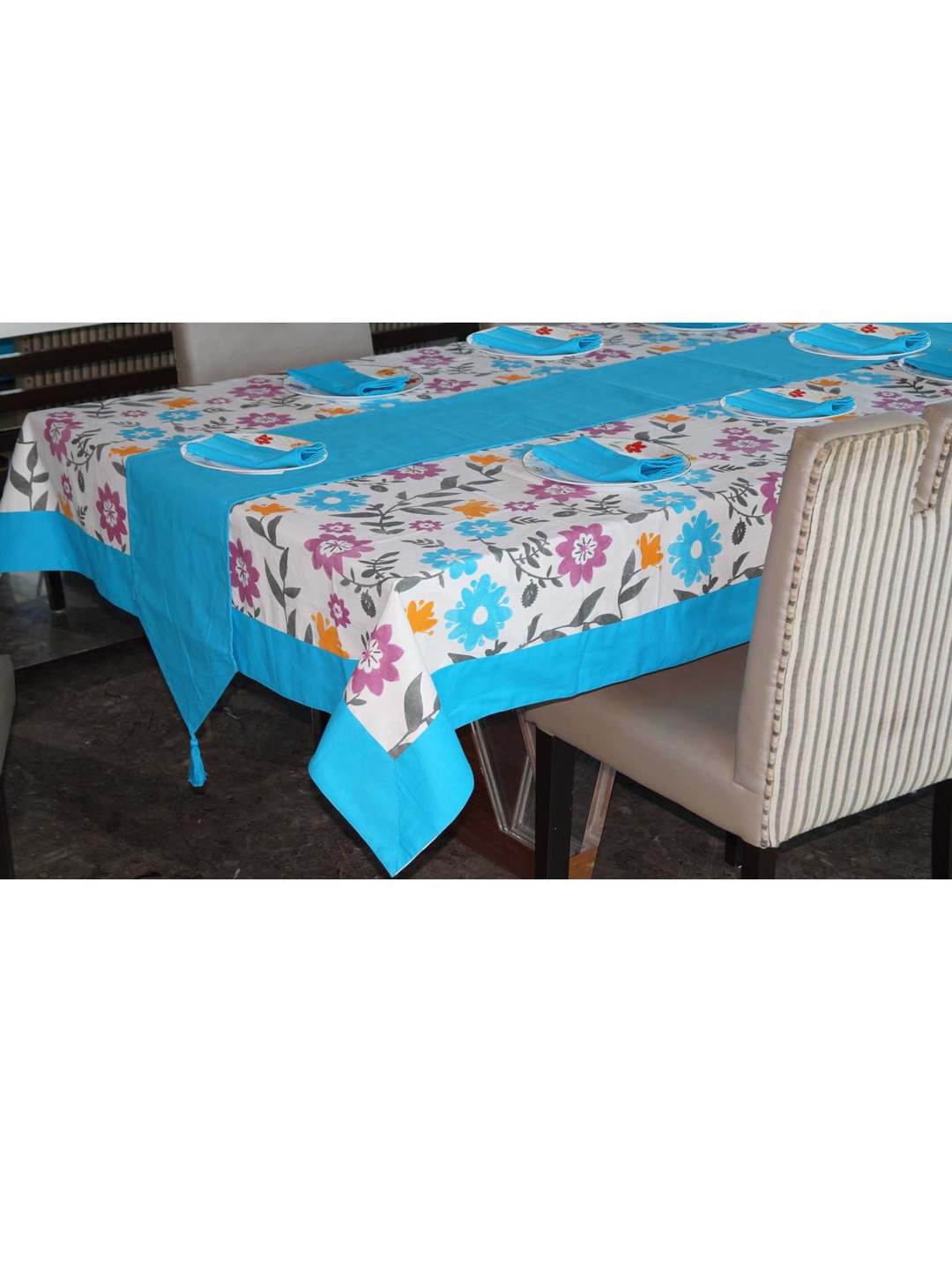 

Lushomes Set Of 10 Blue & White Floral Printed Cotton 8-Seater Table Linen Set