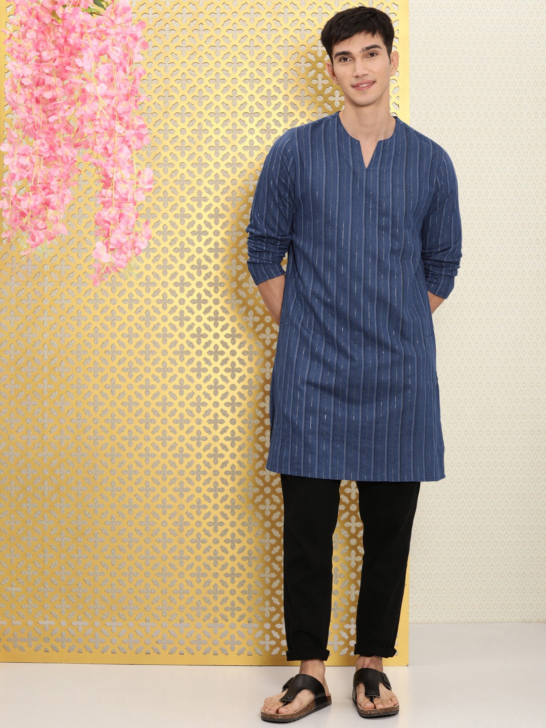 

Ode by House of Pataudi Men Navy Blue & Gold-Toned Woven Design Rozana Kurta