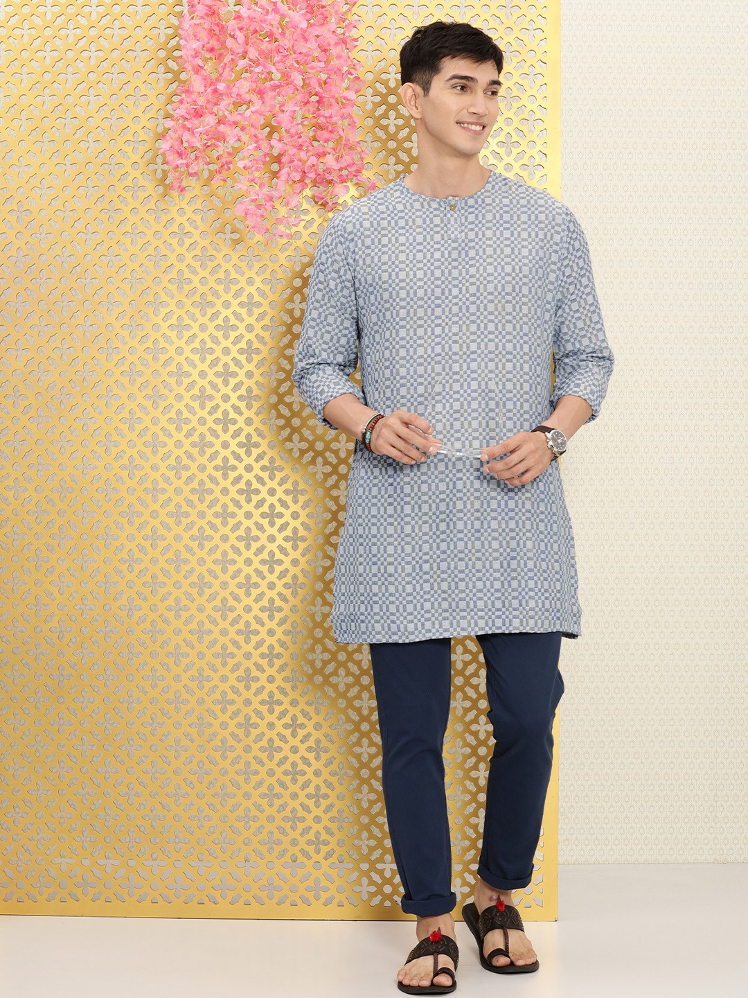 

Ode by House of Pataudi Men Blue & Grey Checked Kurta