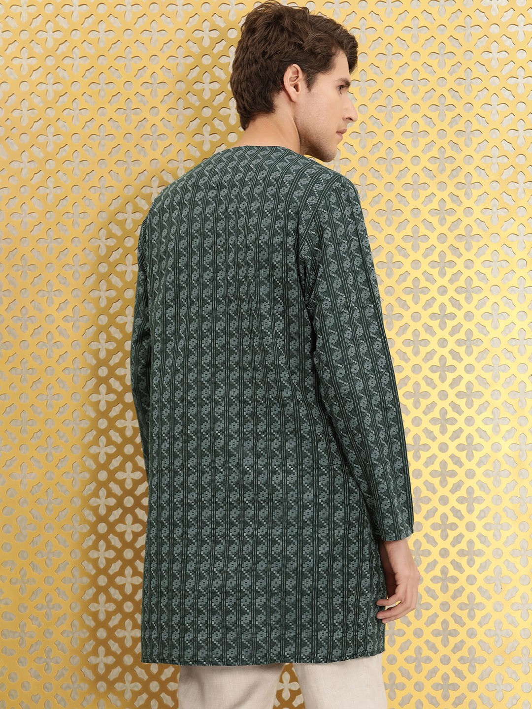 

Ode by House of Pataudi Men Green & White Ethnic Motifs Woven Design Straight Kurta
