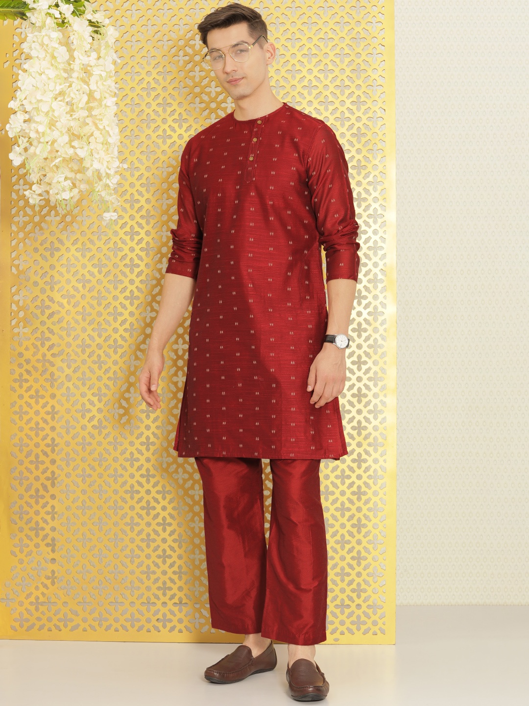 

Ode by House of Pataudi Men Maroon Ethnic Motifs Printed Kurta with Solid Trousers