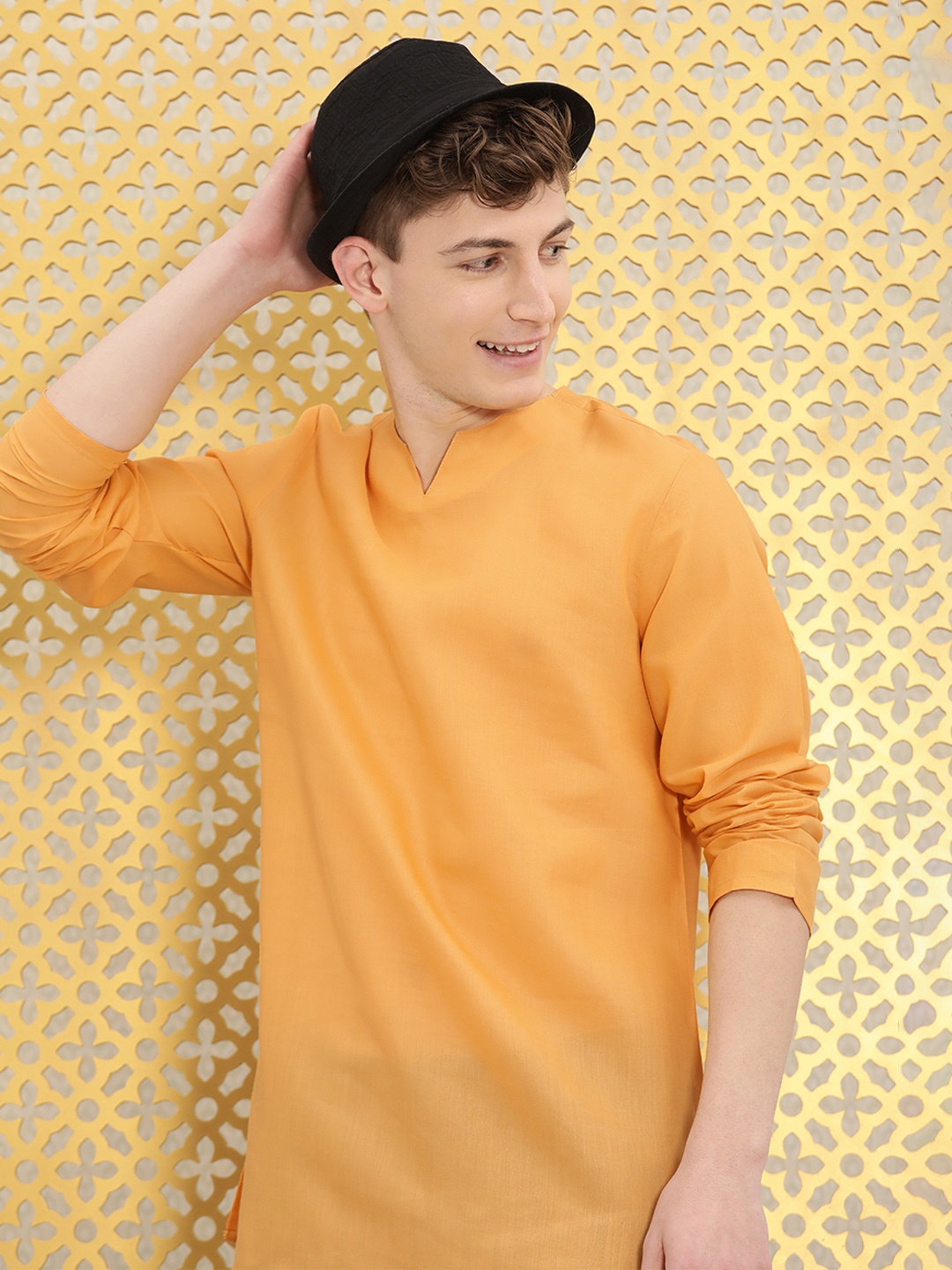 

Ode by House of Pataudi Men Mustard Solid V-Neck Straight Rozana Kurta
