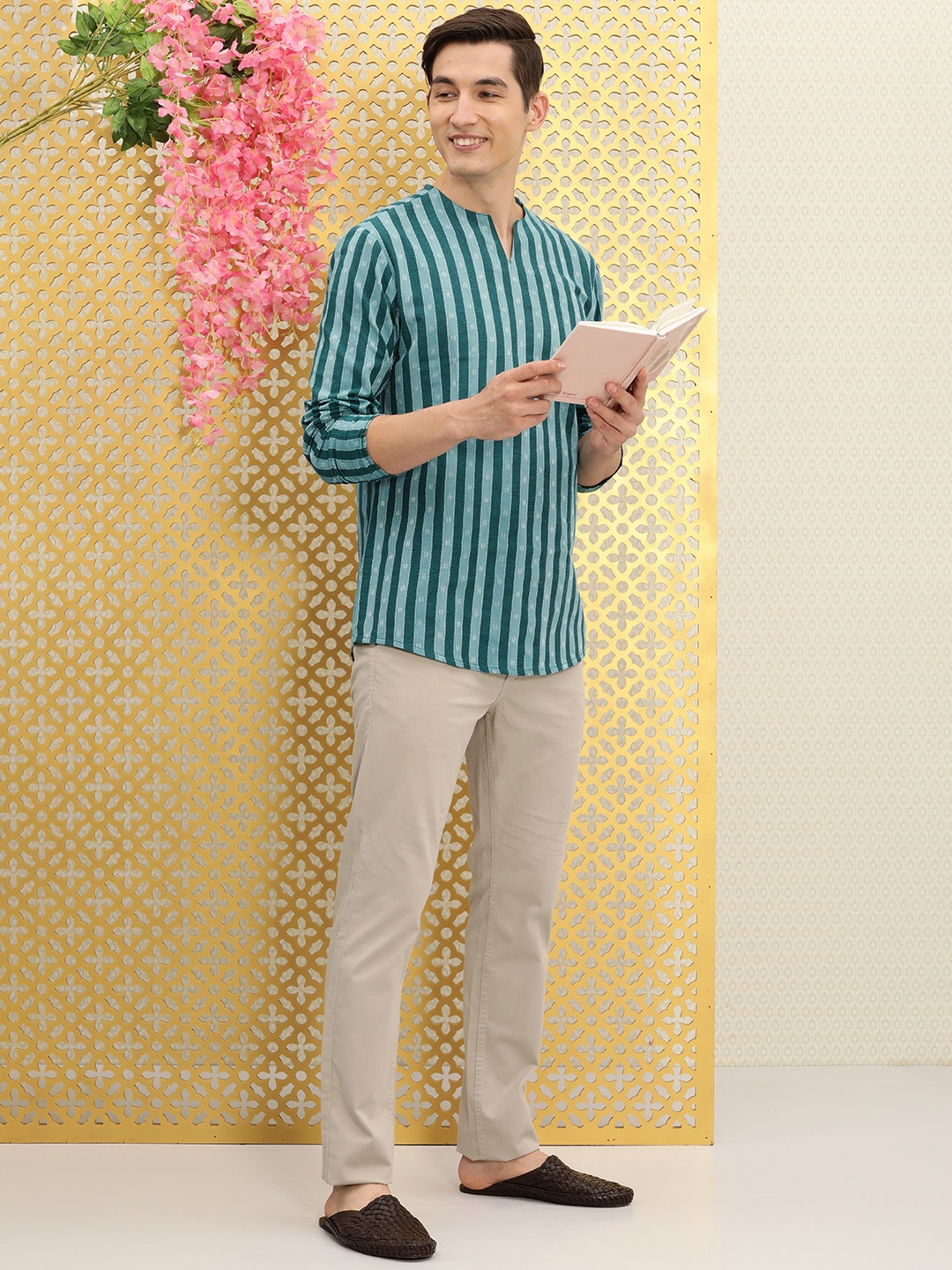 

Ode by House of Pataudi Men Teal Blue Striped Rozana Kurta
