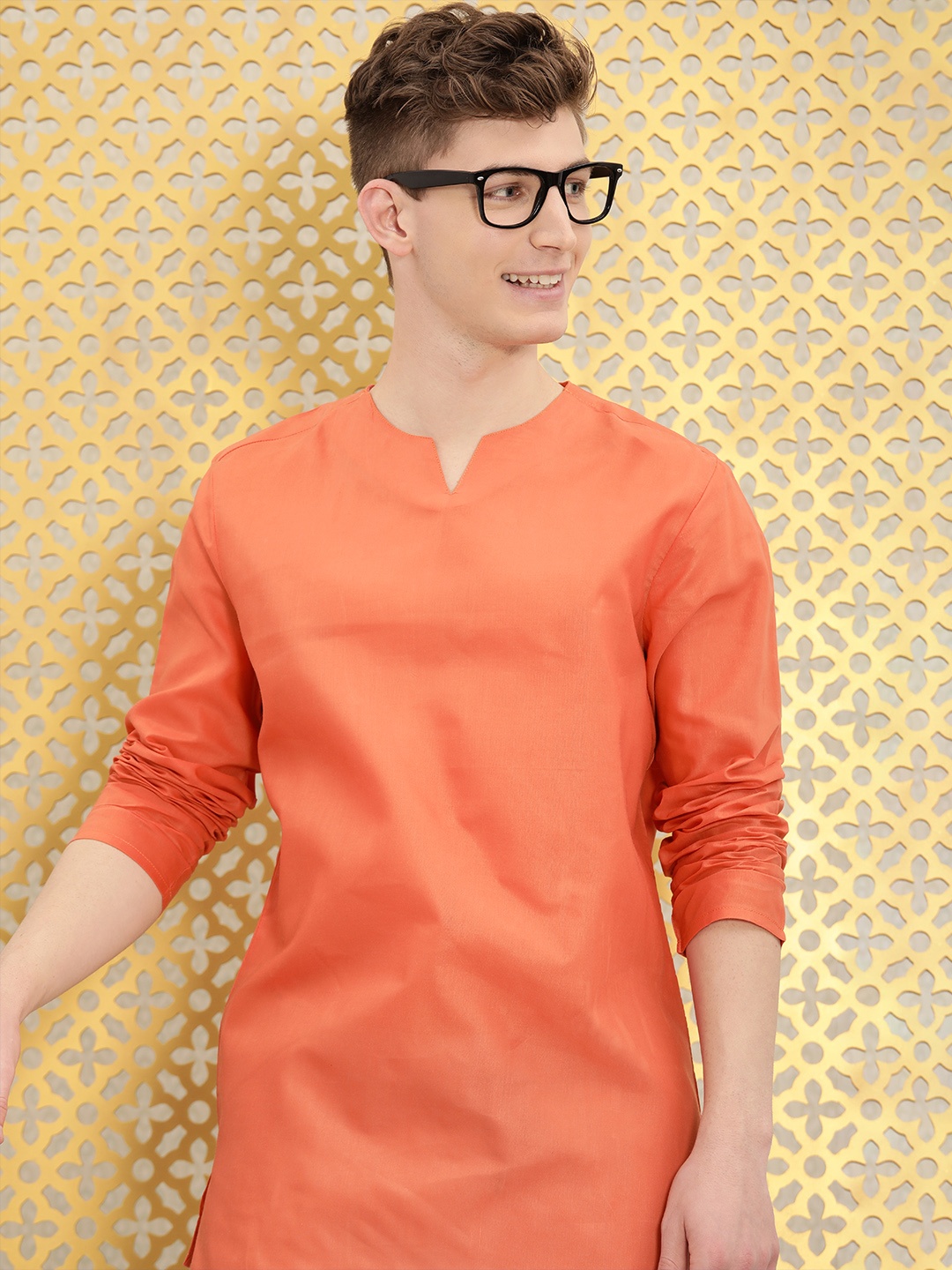

Ode by House of Pataudi Men Coral Solid V-Neck Straight Rozana Kurta