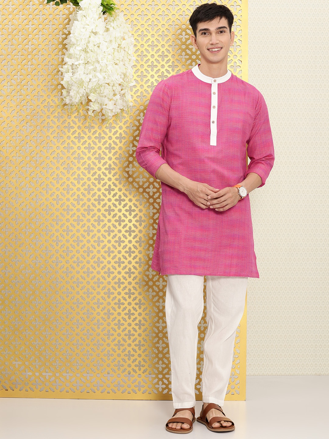 

Ode by House of Pataudi Men Pink Checked Kurta