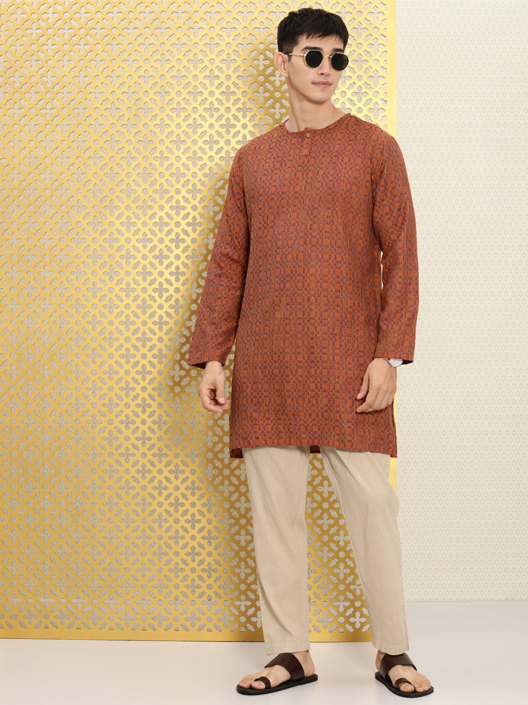 

Ode by House of Pataudi Men Rust Checked Kurta