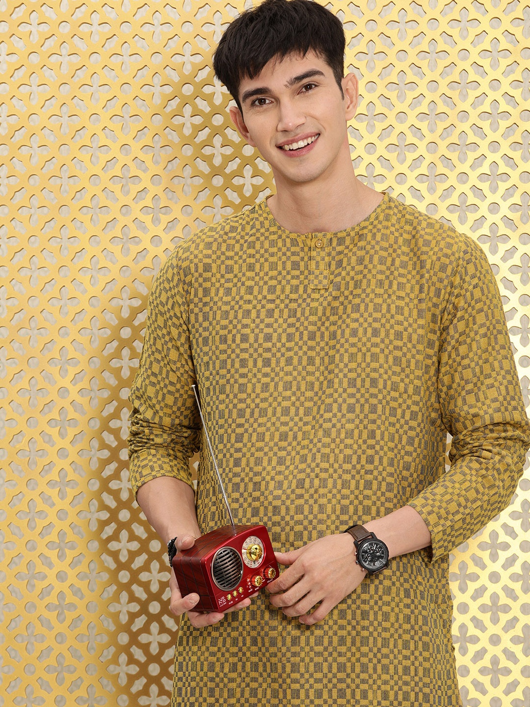 

Ode by House of Pataudi Men Mustard Yellow & Grey Checked Rozana Kurta