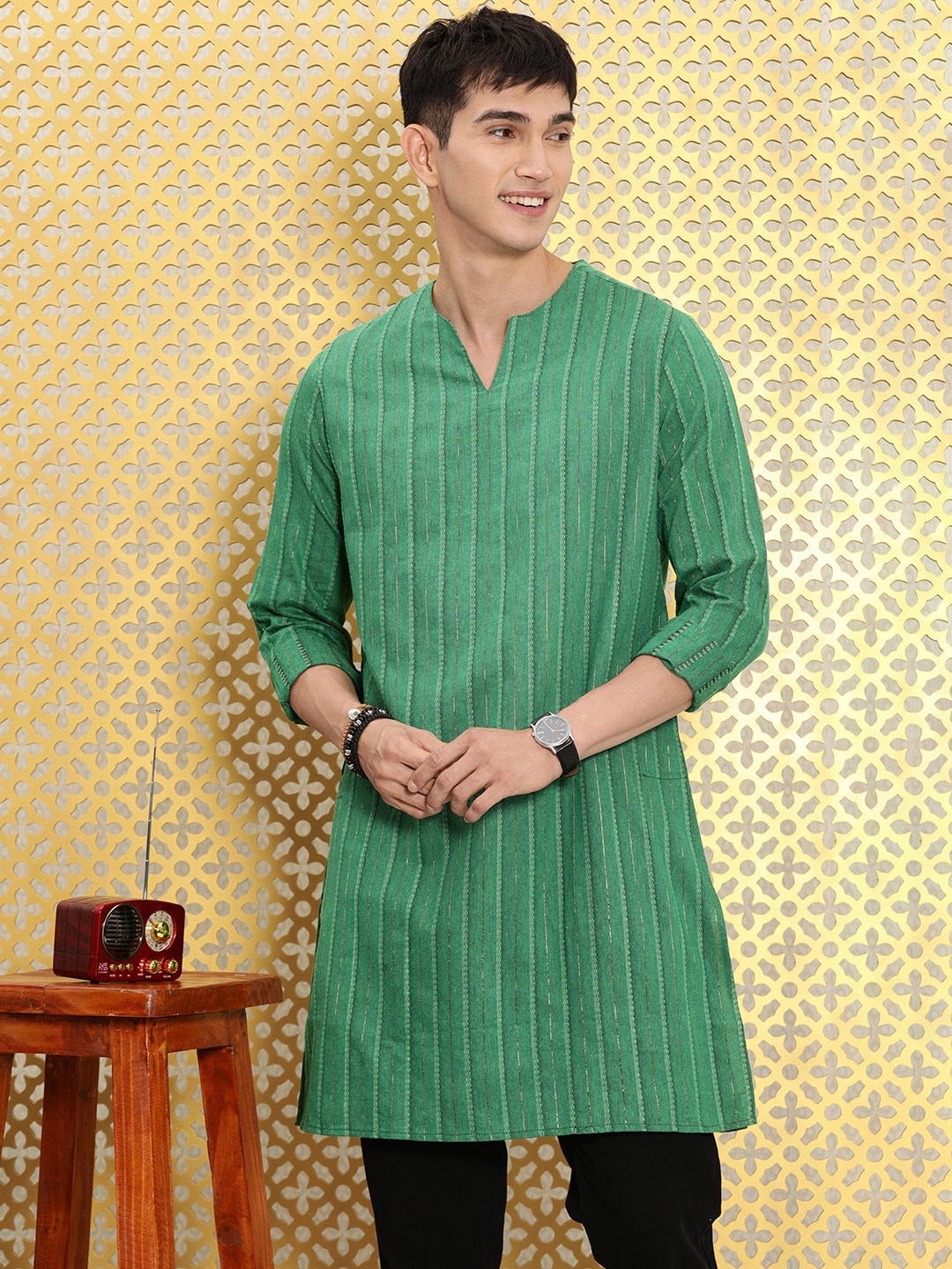 

Ode by House of Pataudi Men Green Woven Design Rozana Kurta