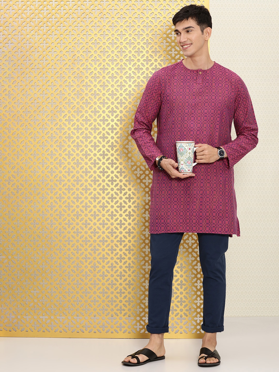 

Ode by House of Pataudi Men Pink Checked Rozana Kurta