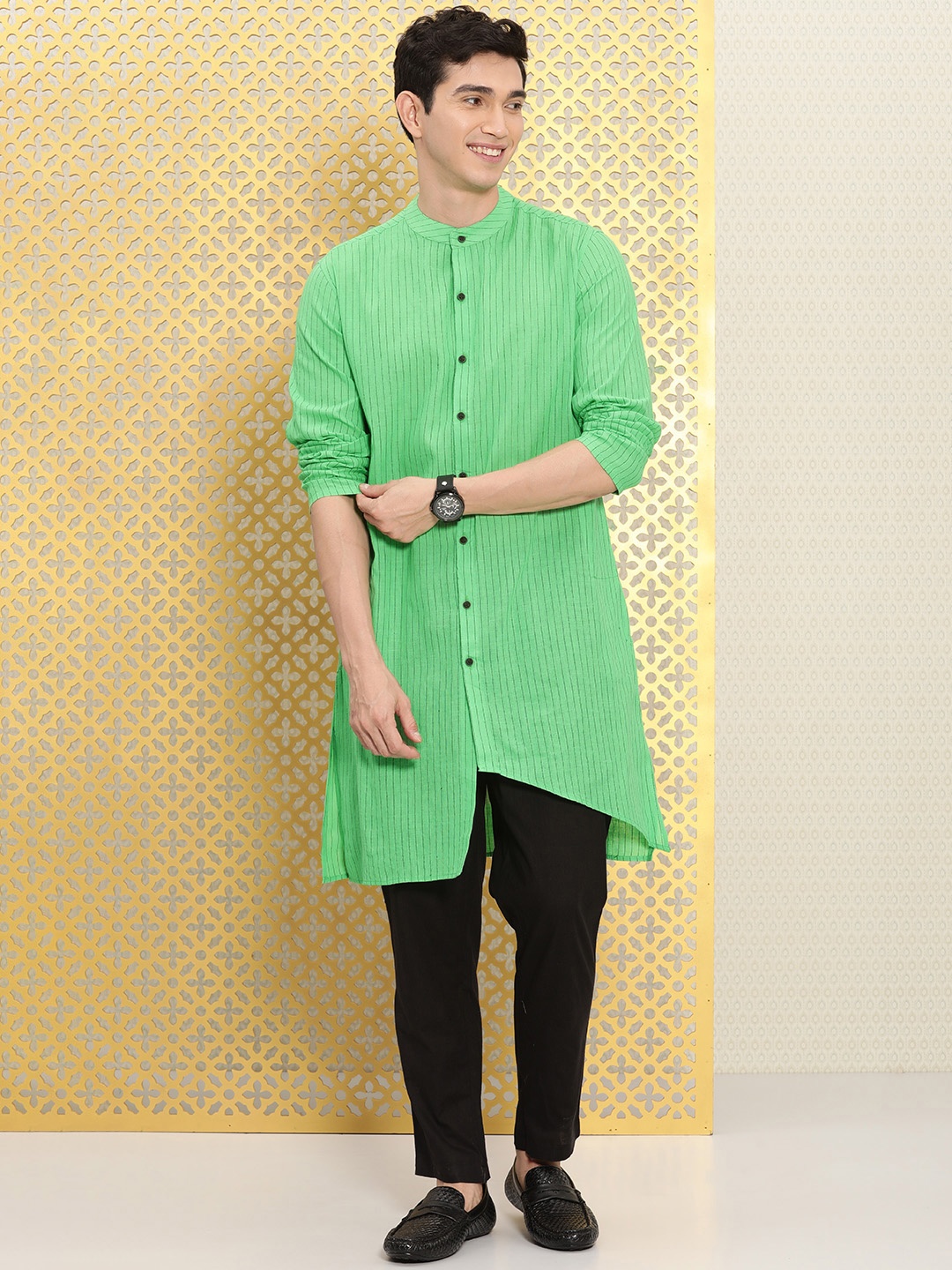 

Ode by House of Pataudi Men Green Striped Pure Cotton Kurta with Solid Trousers