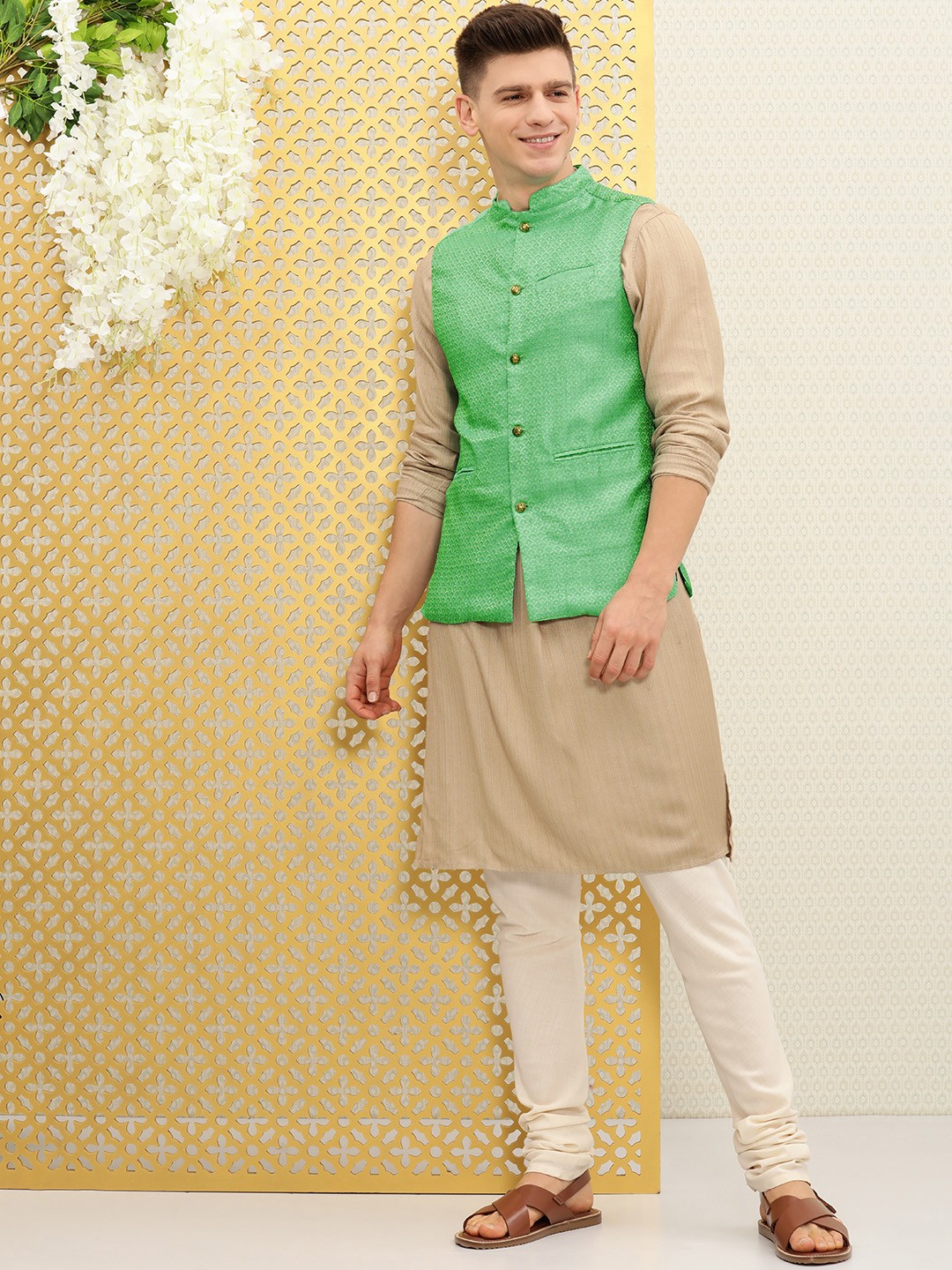 

Ode by House of Pataudi Men Green & Gold-Toned Woven Design Jashn Nehru Jacket