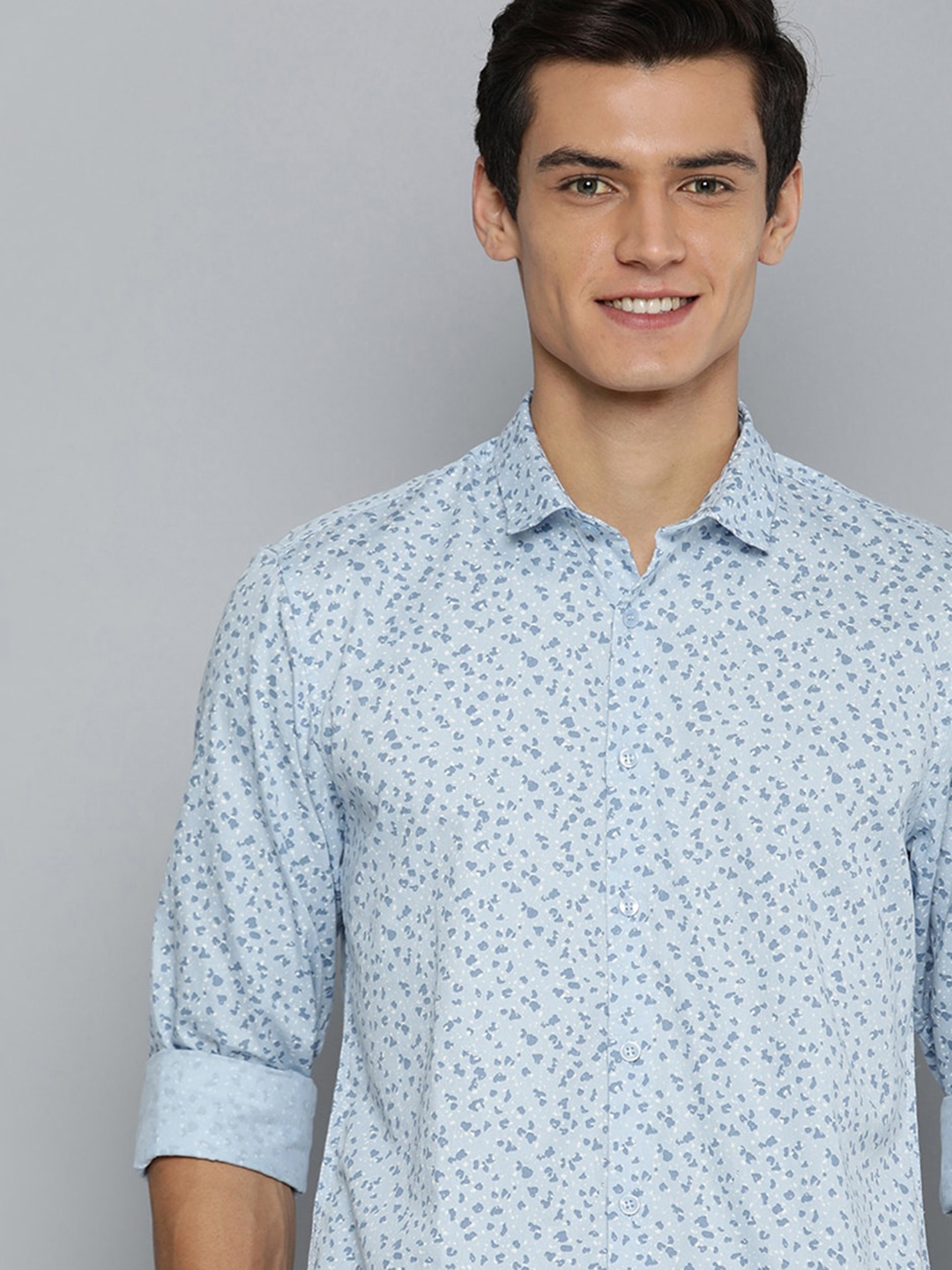 

Mast & Harbour Men Blue & White Printed Casual Pure Cotton Shirt