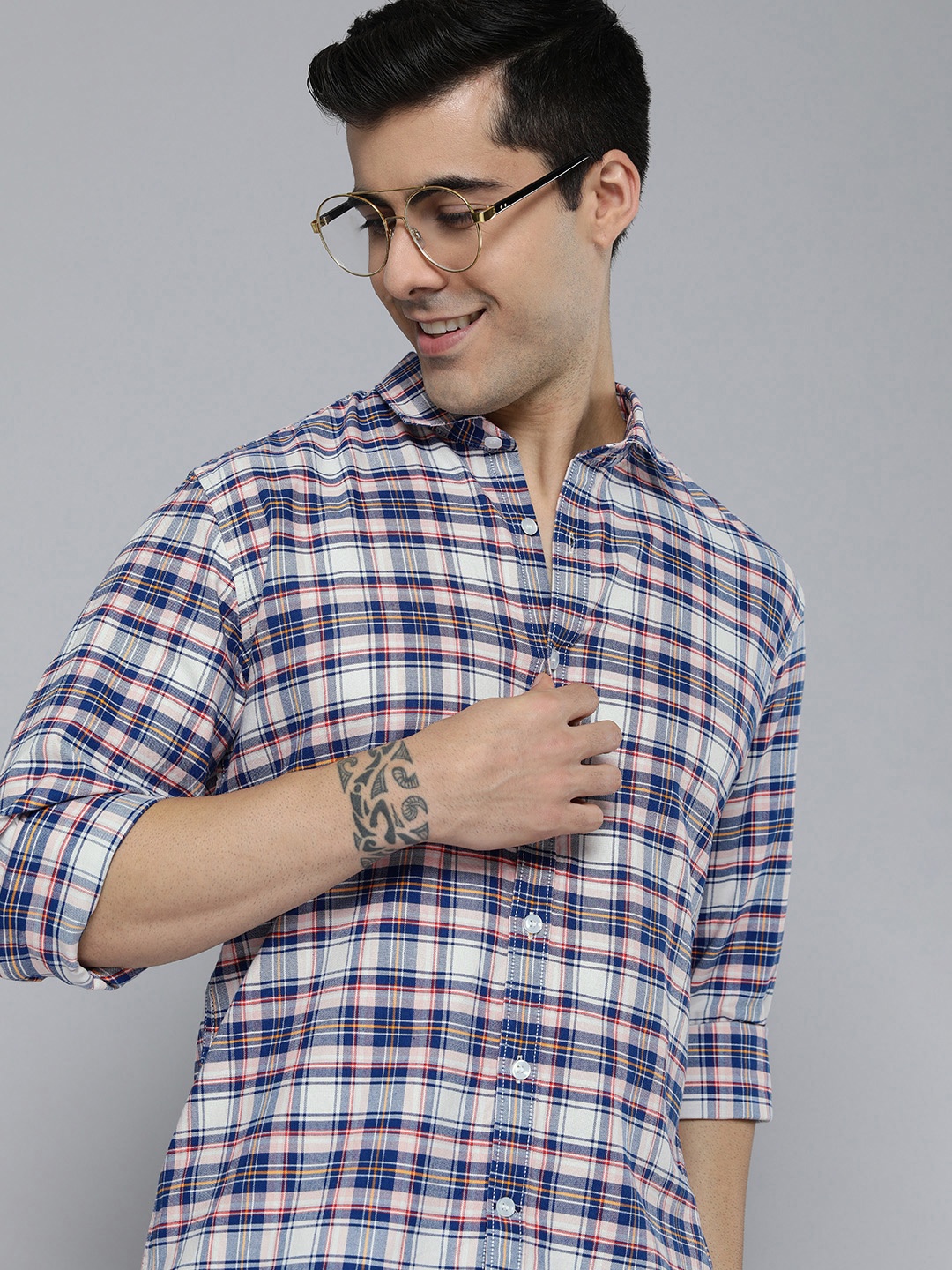 

Mast & Harbour Men Blue And White Slim Fit Tartan Checked Pure Cotton Casual Shirt