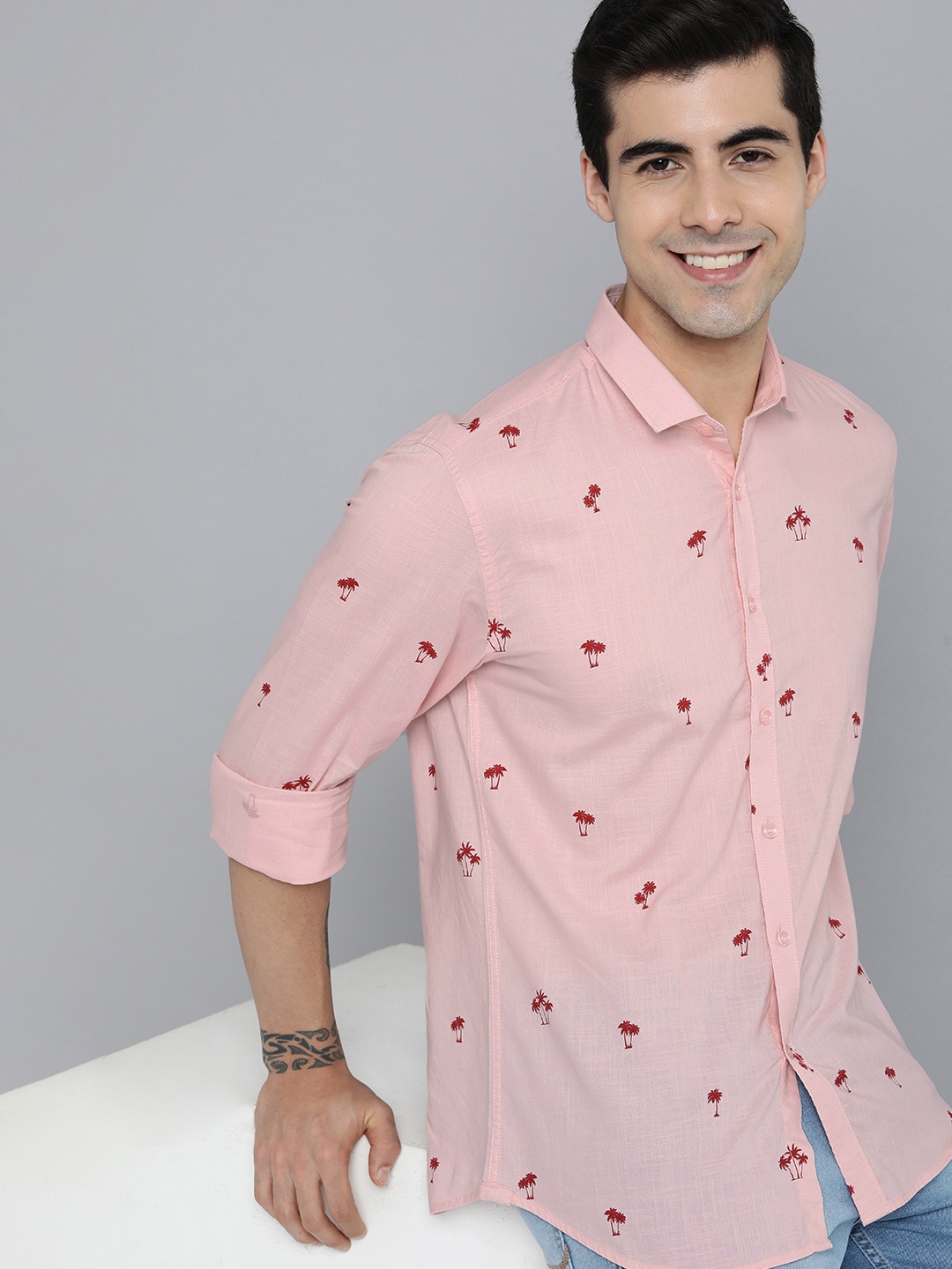

Mast & Harbour Men Green Tropical Printed Slim Fit Pure Cotton Casual Shirt