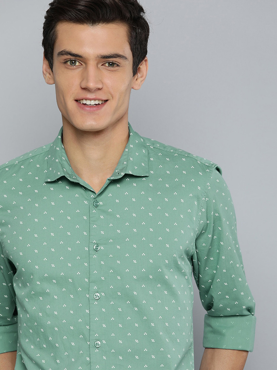 

Mast & Harbour Men Green Printed Pure Cotton Casual Shirt