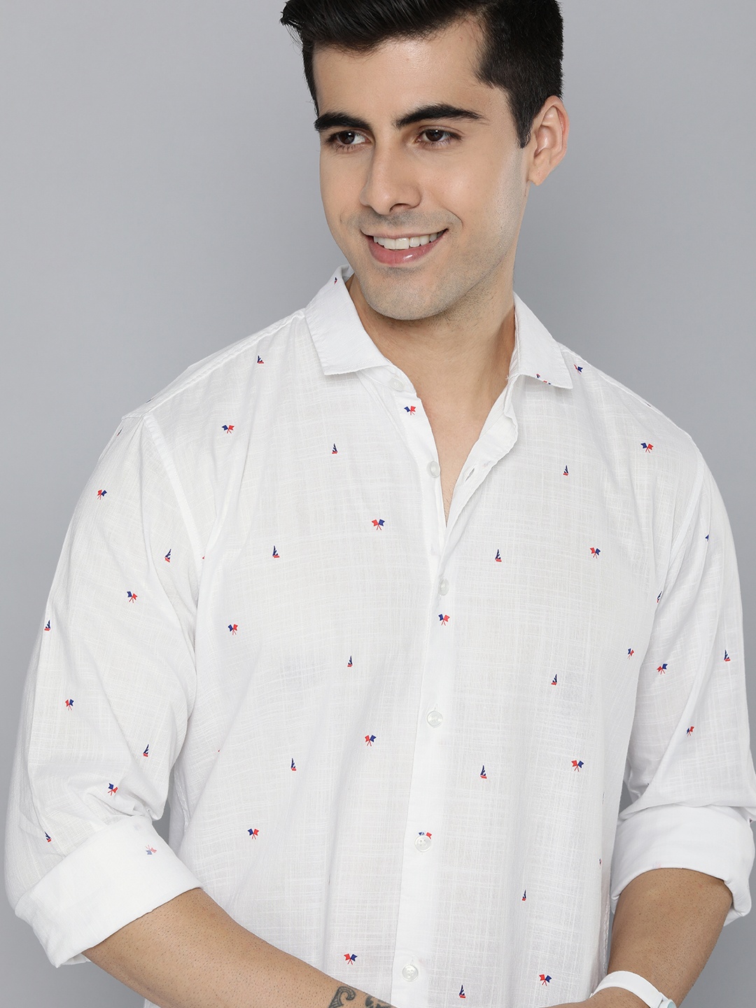 

Mast & Harbour Men White & Blue Slim Fit Printed Pure Cotton Casual Shirt