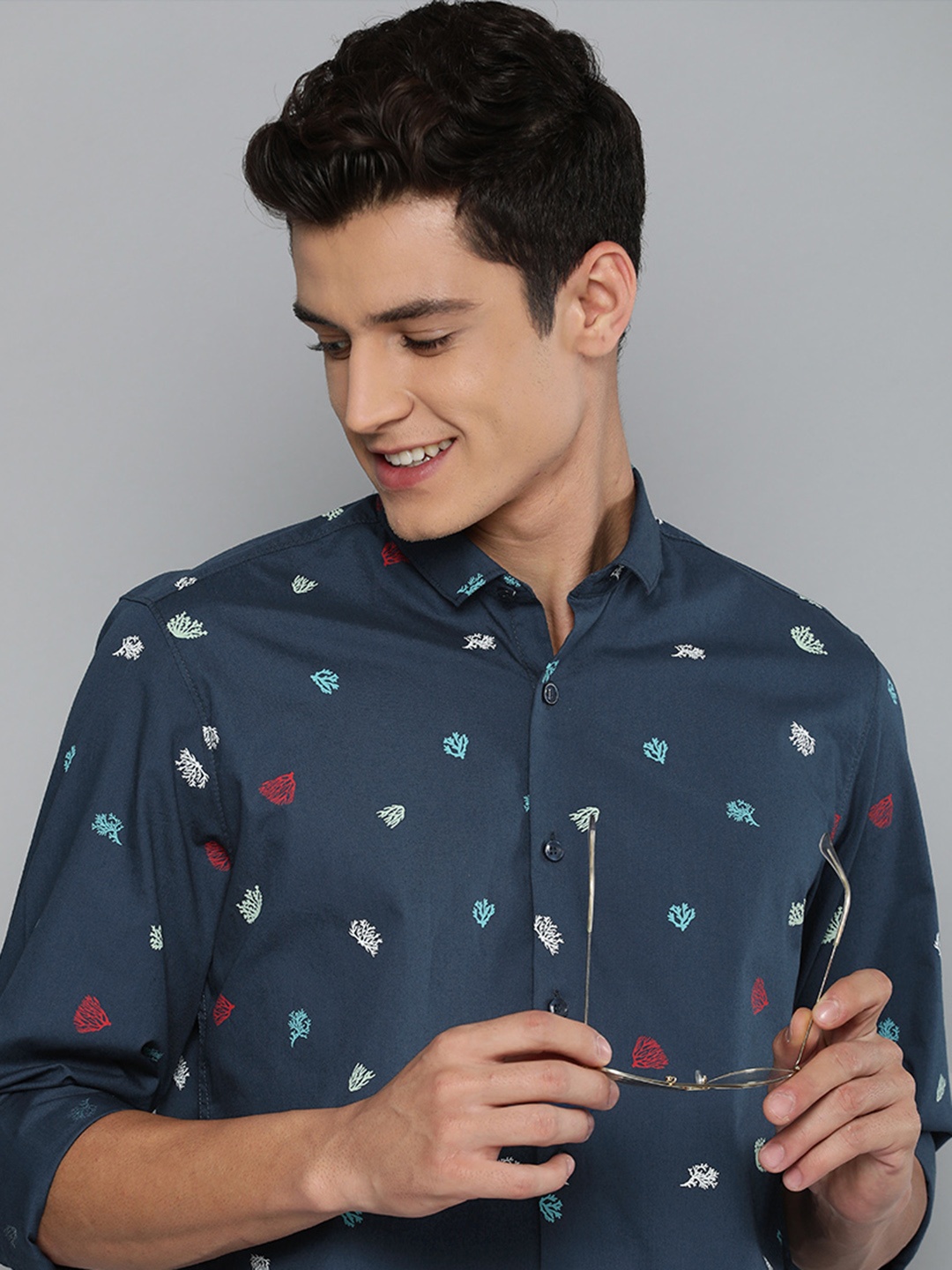 

Mast & Harbour Men Navy Blue & Off-White Floral Printed Casual Shirt