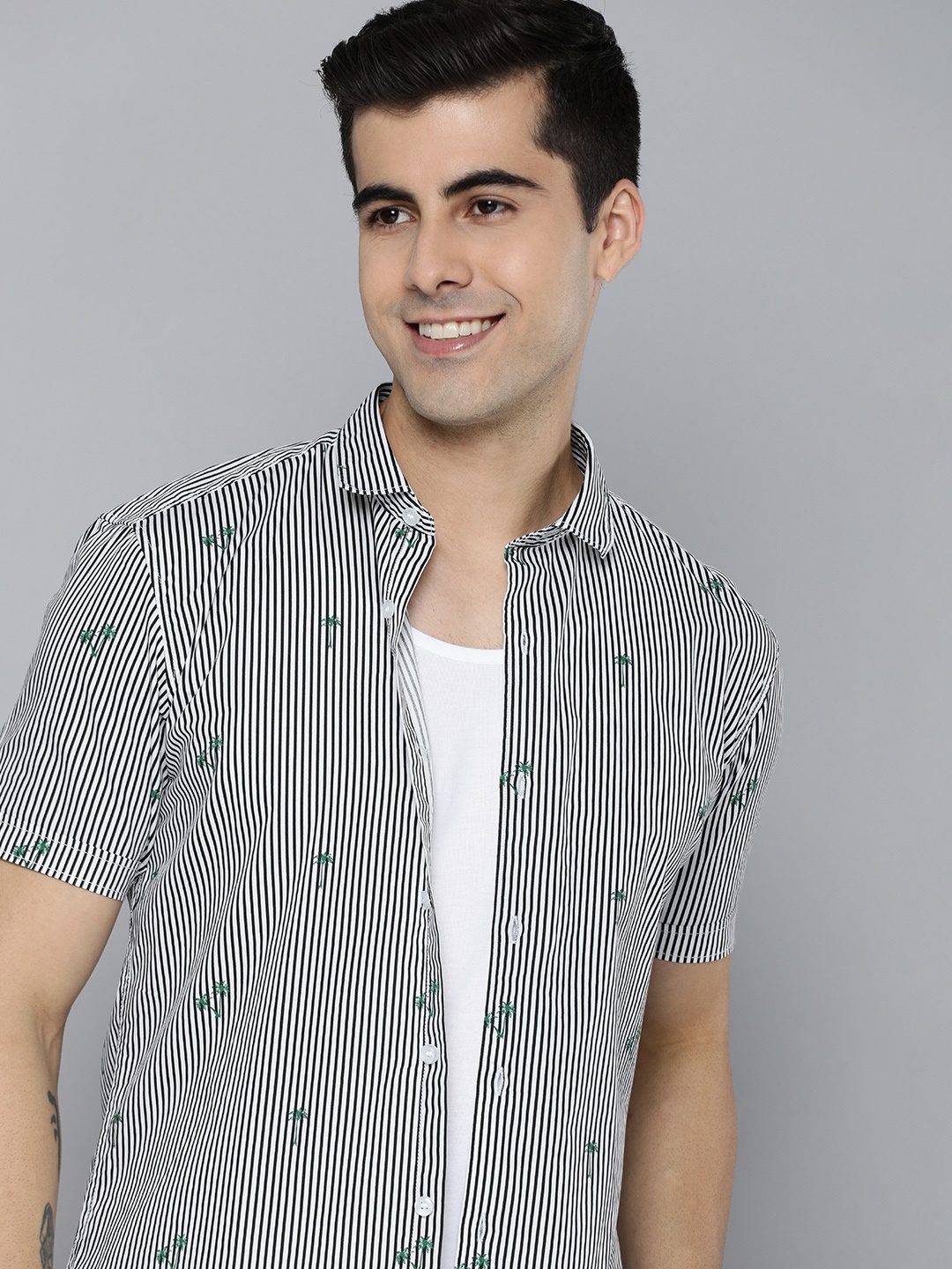 

Mast & Harbour Men Black And White Slim Fit Pinstriped Pure Cotton Casual Shirt