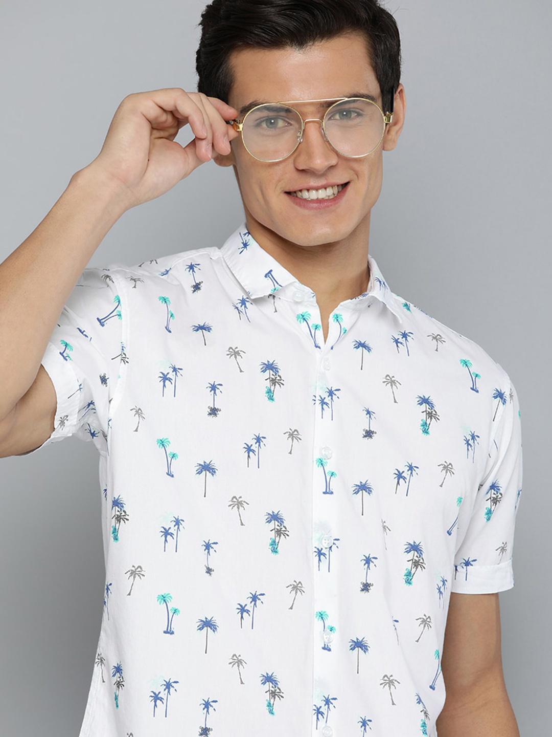 

Mast & Harbour Men White & Blue Floral Printed Casual Pure Cotton Shirt