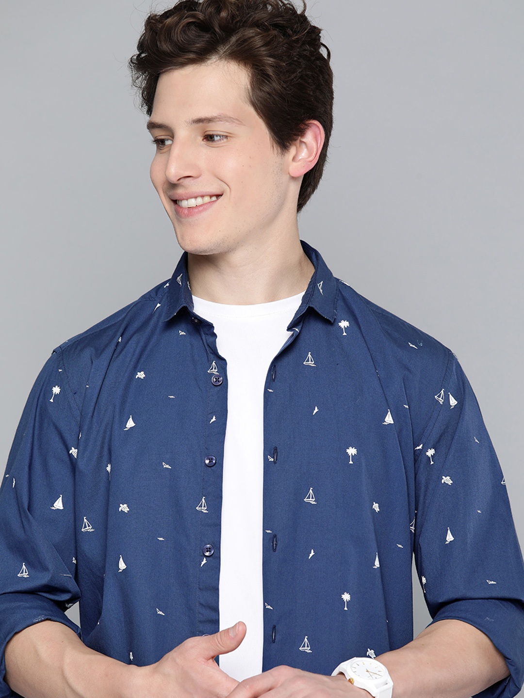 

Mast & Harbour Men Navy Blue & White Pure Cotton Nautical Print Casual Shirt