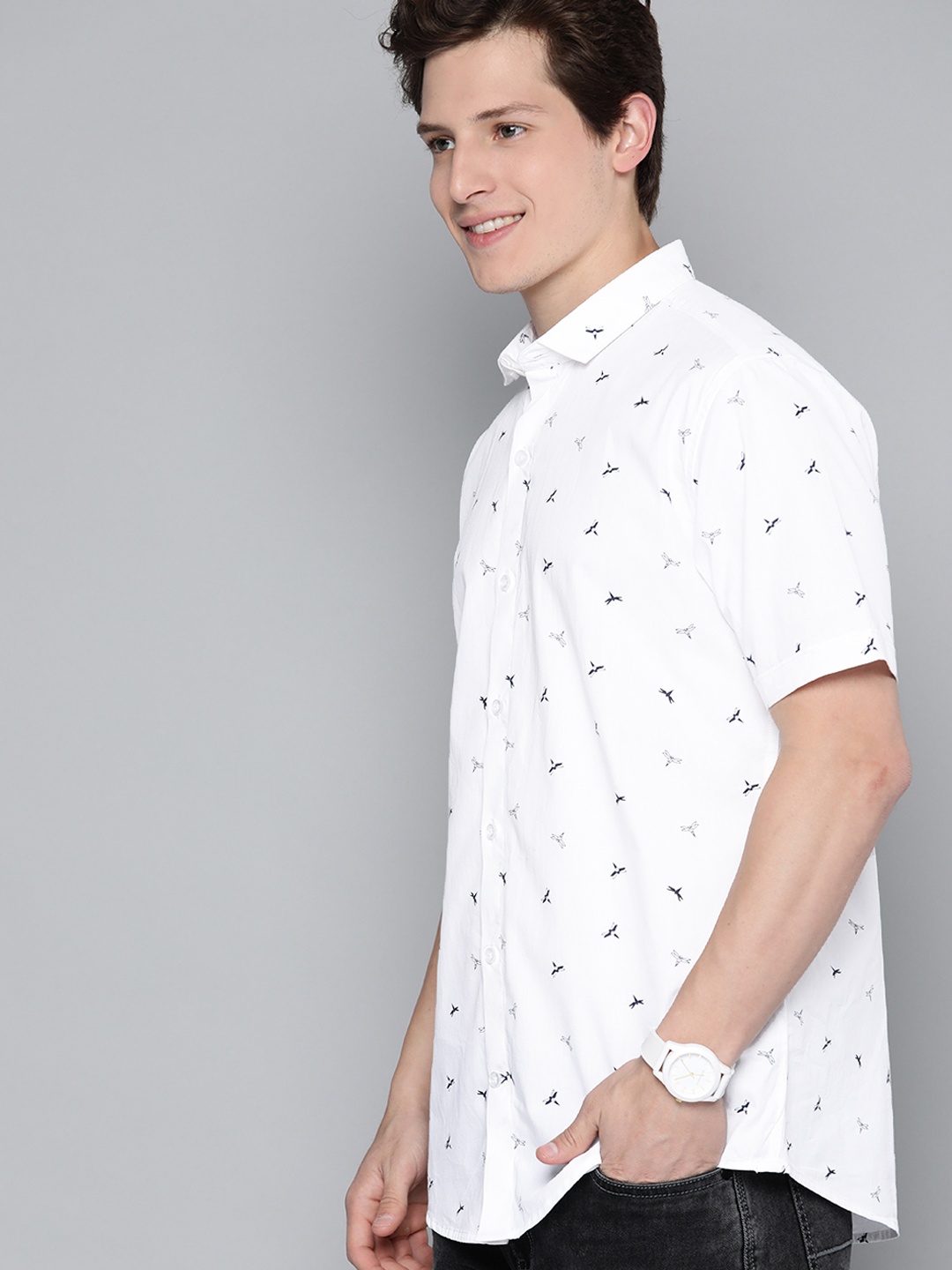 

Mast & Harbour Men White Printed Cotton Casual Shirt