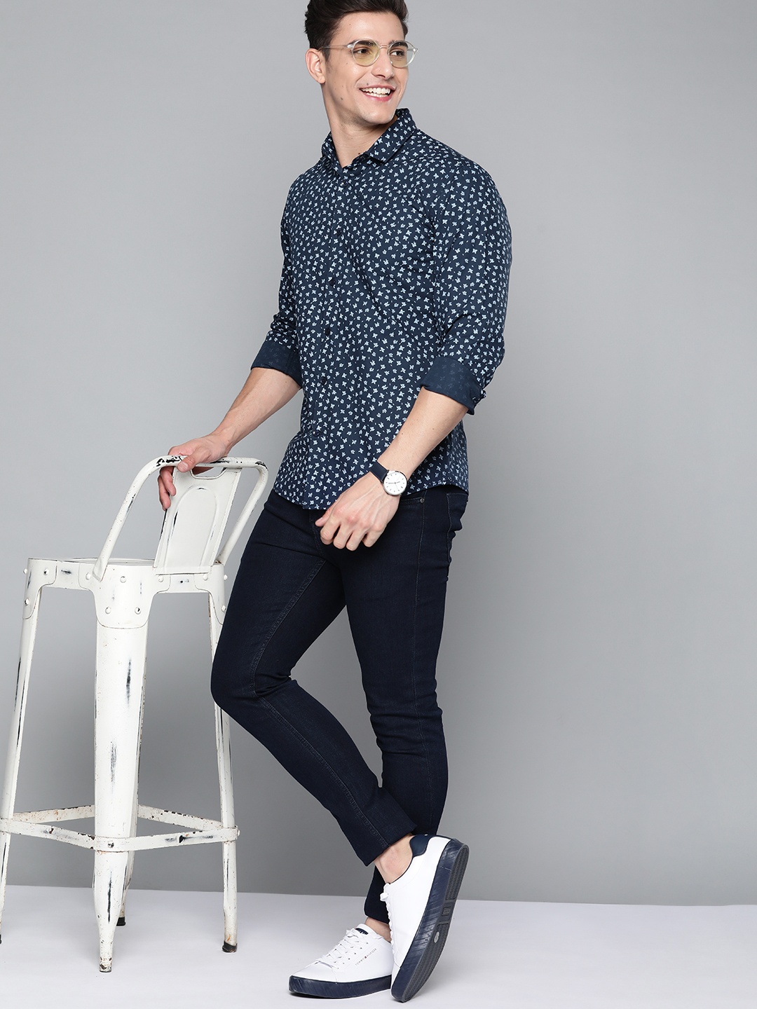 

Mast & Harbour Men Navy Blue Floral Printed Pure Cotton Casual Shirt