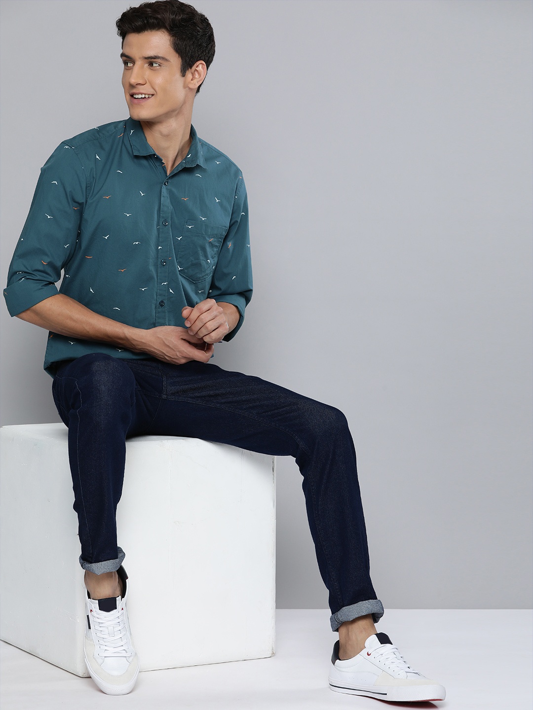 

Mast & Harbour Men Blue & White Pure Cotton Printed Casual Shirt
