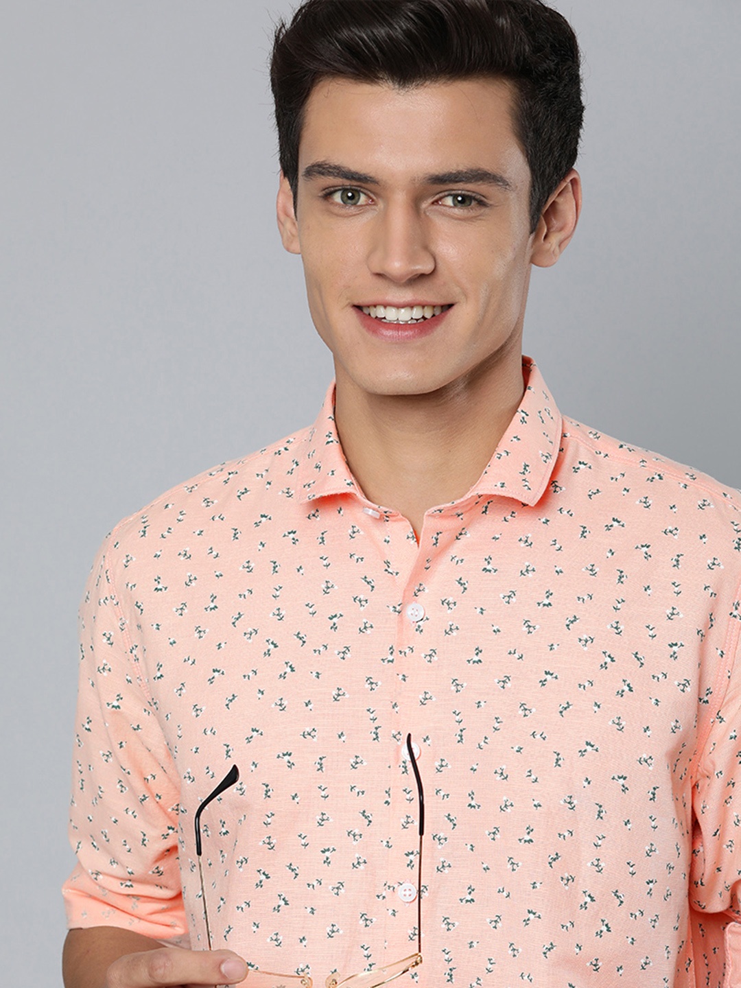 

Mast & Harbour Men Peach-Coloured Slim Fit Floral Printed Cotton Linen Casual Shirt
