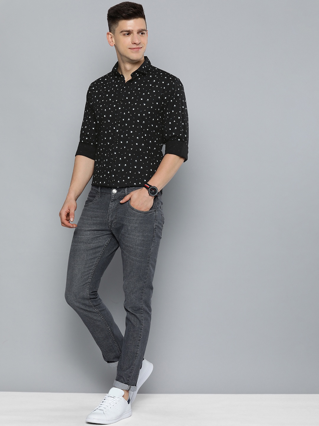 

Mast & Harbour Men Black & White Slim Fit Floral Printed Pure Cotton Casual Shirt