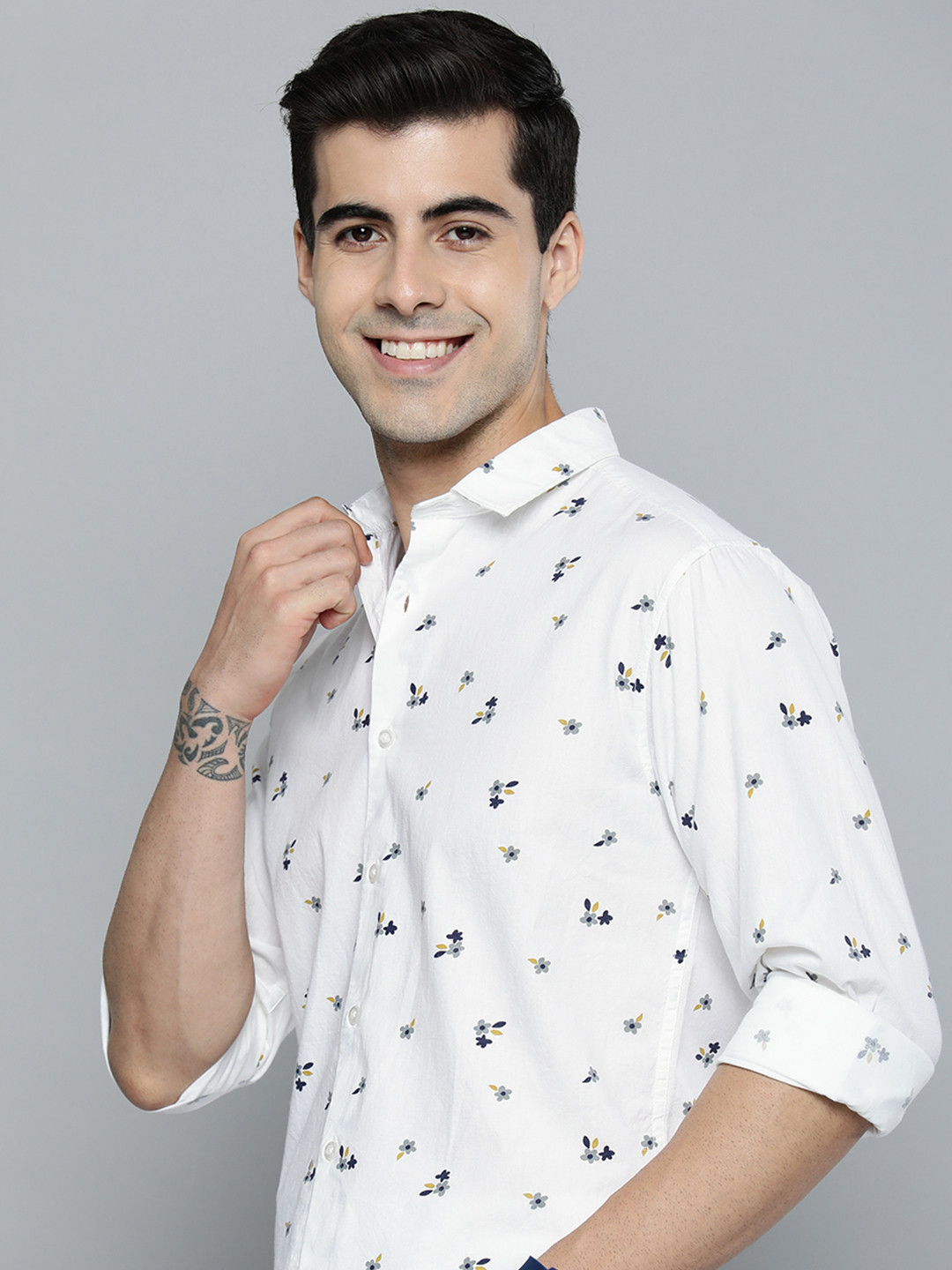 

Mast & Harbour Men White Slim Fit Floral Printed Pure Cotton Casual Shirt