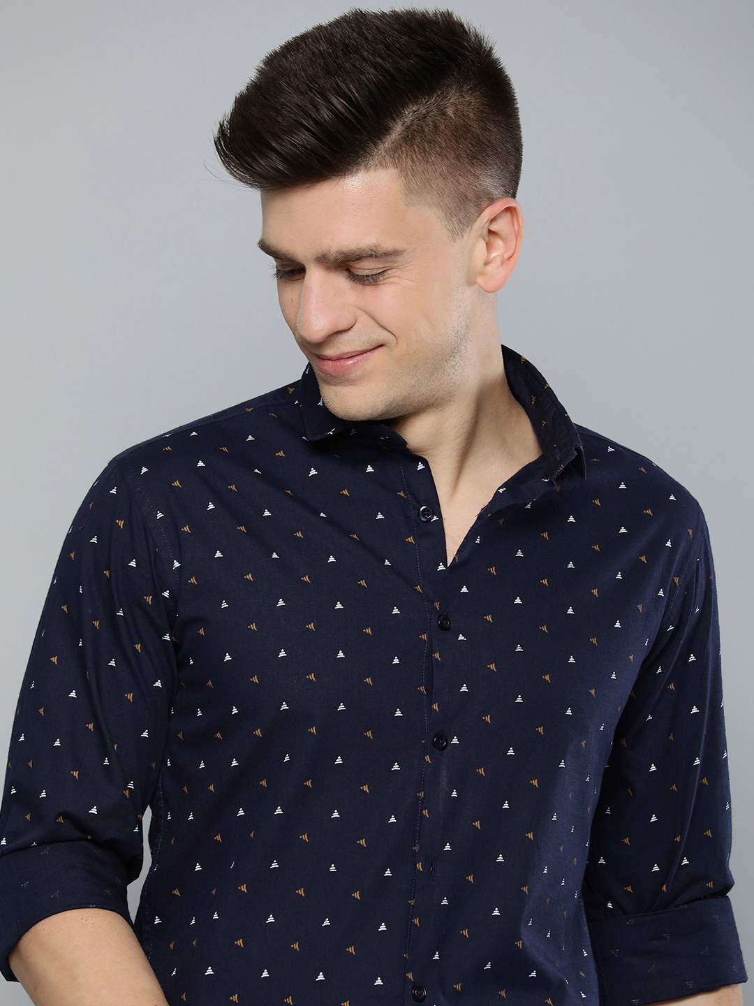 

Mast & Harbour Men Navy Blue Slim Fit Printed Pure Cotton Casual Shirt