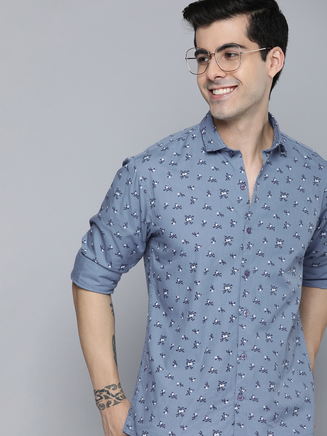 

Mast & Harbour Men Blue Floral Opaque Printed Pure Cotton Casual Shirt