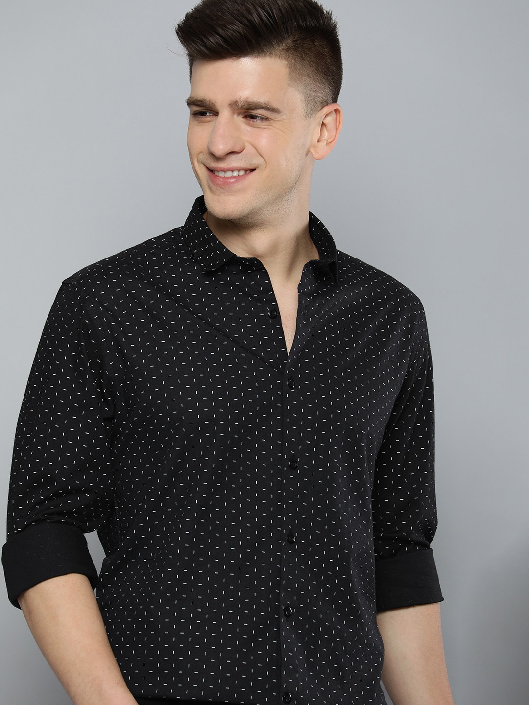 

Mast & Harbour Men Black & White Slim Fit Printed Pure Cotton Casual Shirt