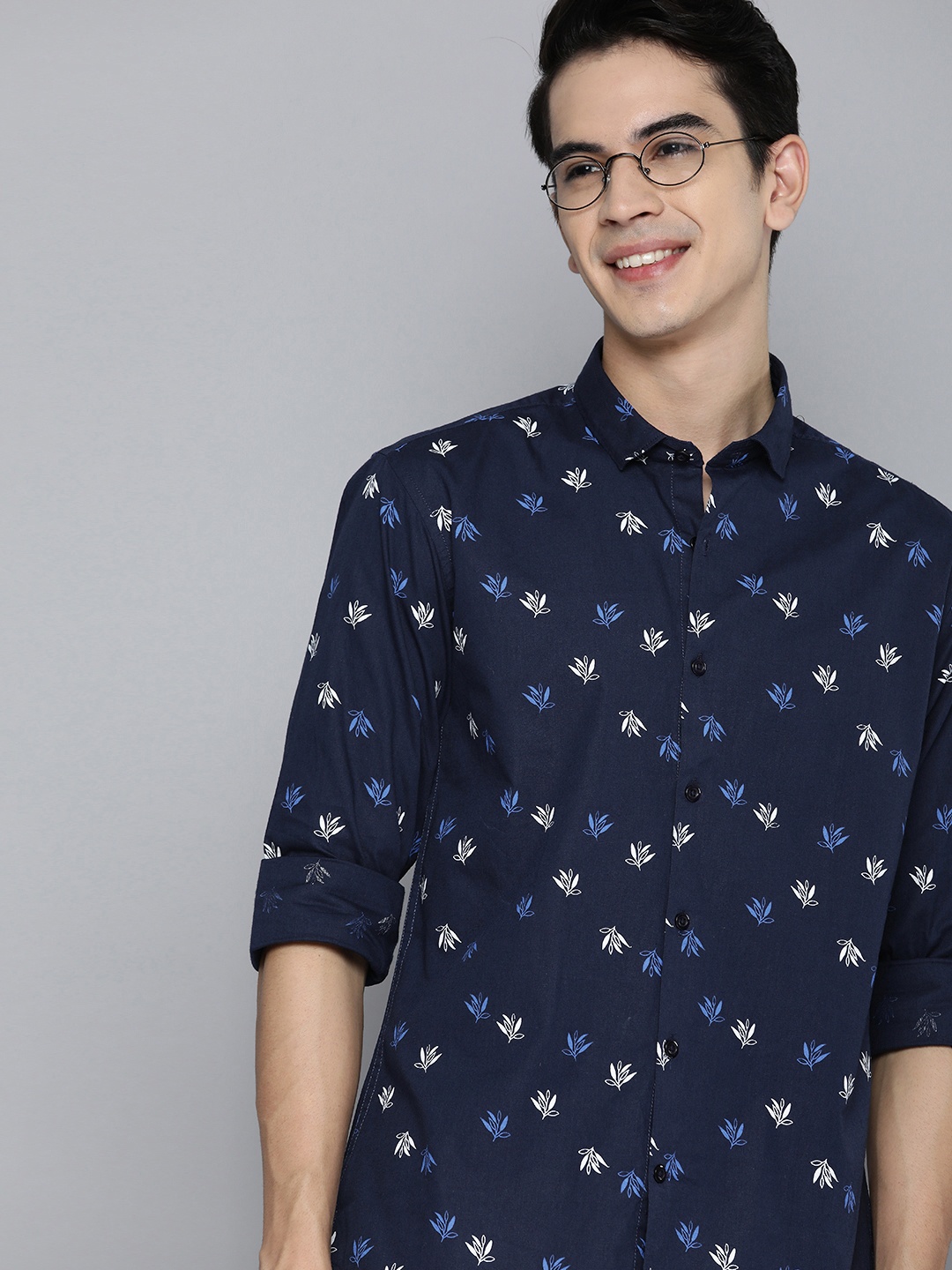 

Mast & Harbour Men Navy Blue Conversational Opaque Printed Pure Cotton Casual Shirt