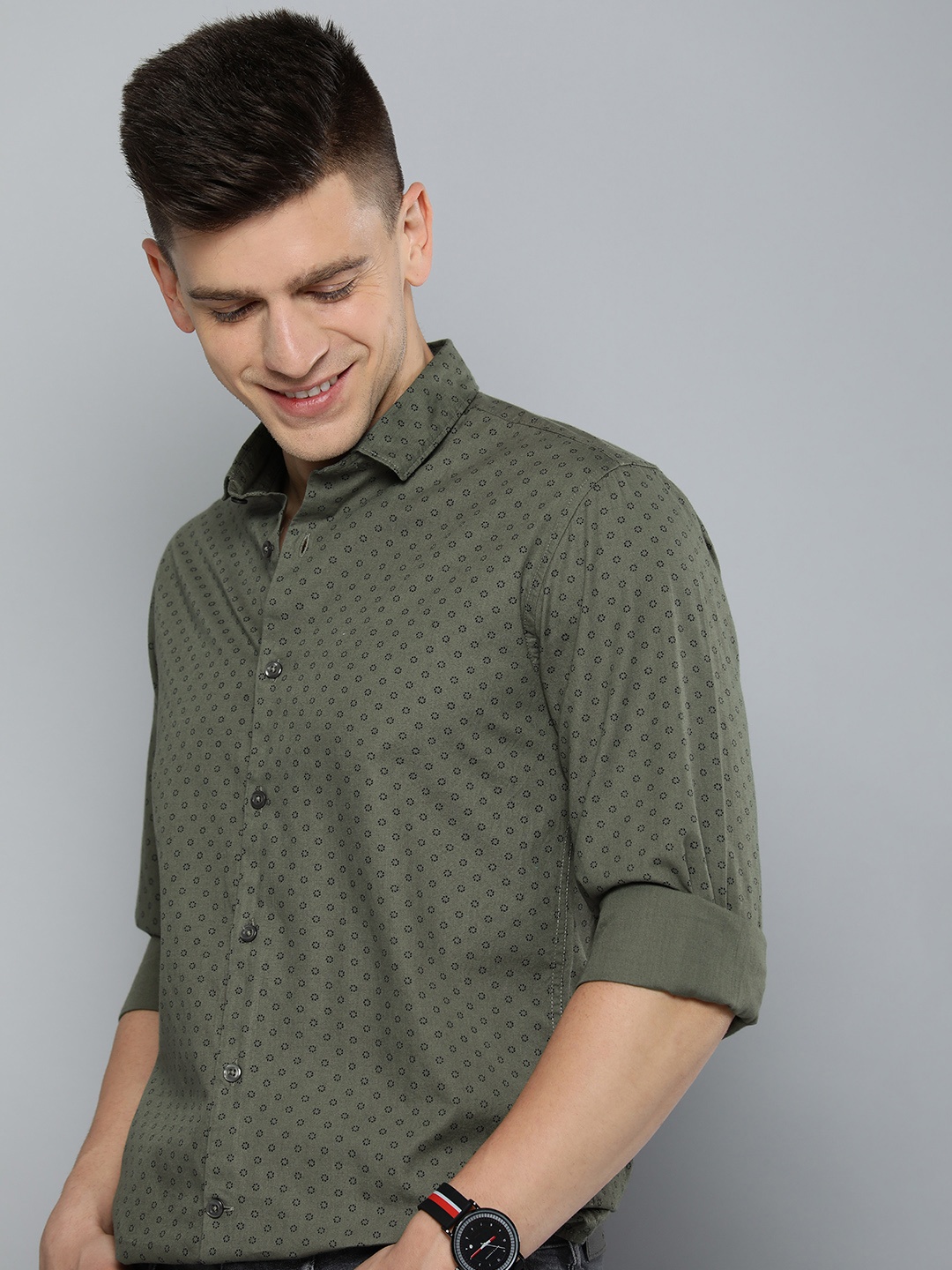 

Mast & Harbour Men Olive Green & Black Slim Fit Printed Pure Cotton Casual Shirt