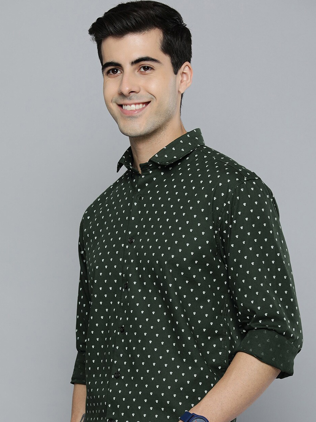 

Mast & Harbour Men Green & White Slim Fit Printed Pure Cotton Casual Shirt