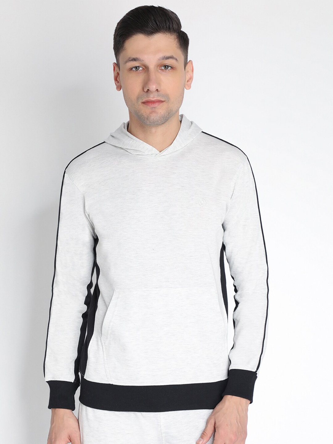 

CHKOKKO Men Off White Colourblocked Hooded Sweatshirt