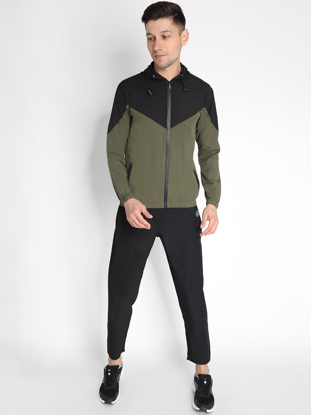 

Chkokko Men Black & Olive-Green Colourblocked Tracksuit