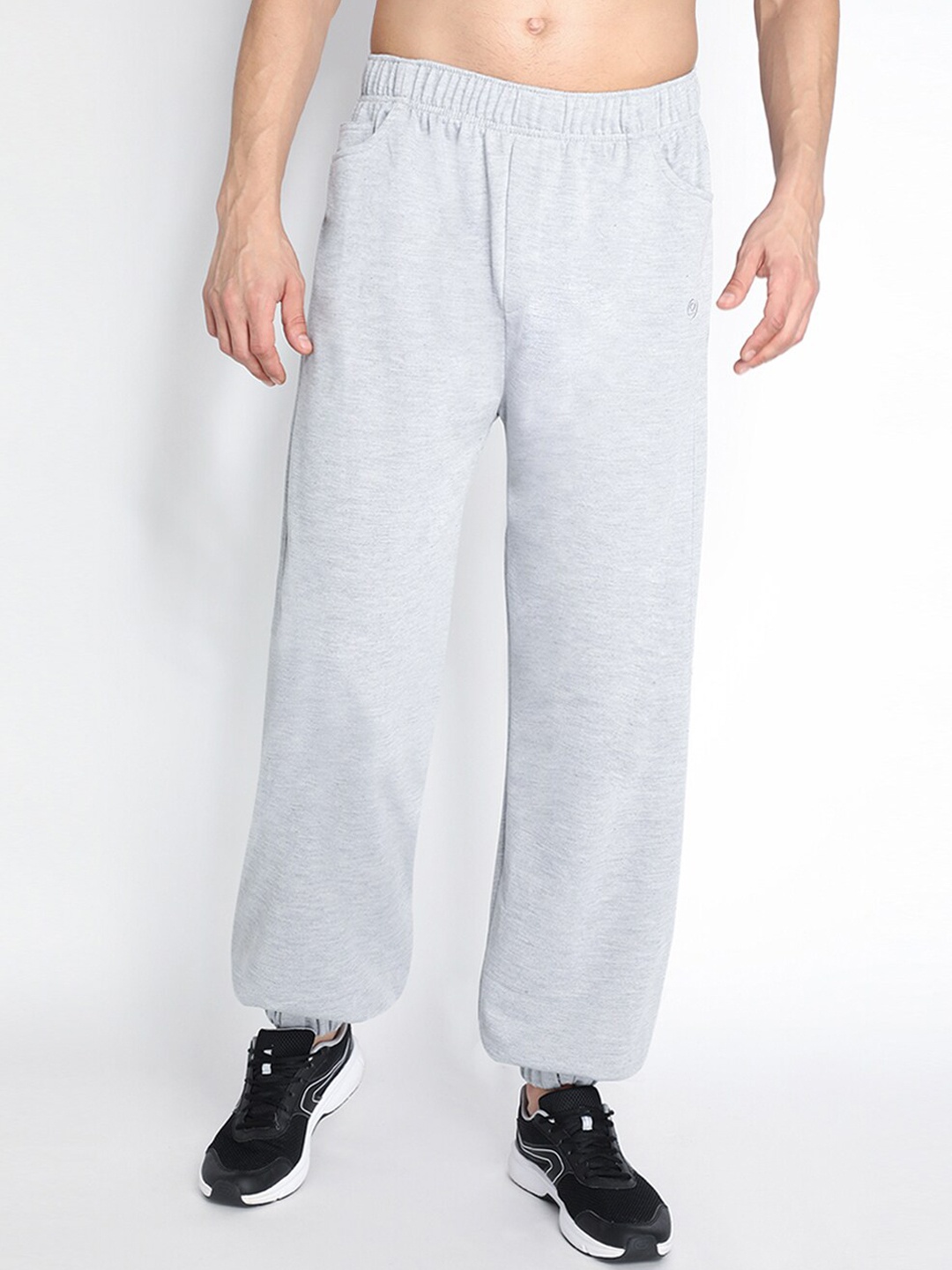 

CHKOKKO Men Grey Solid Relaxed-Fit Joggers