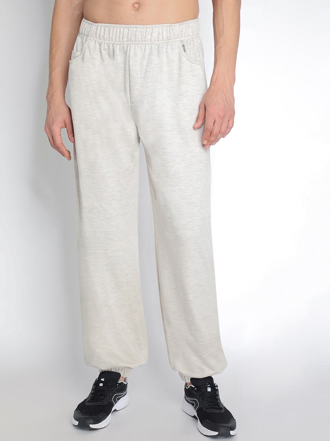 

CHKOKKO Men Off White Solid Relaxed Fit Joggers
