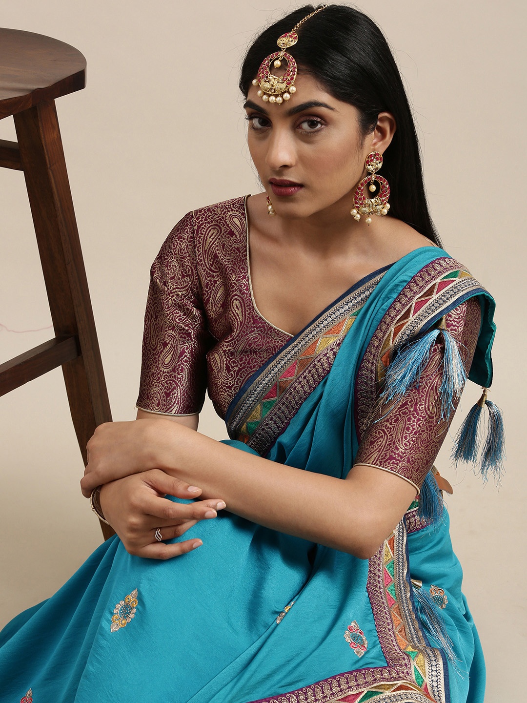 

NAKKASHI Blue Embroidered Art Silk Saree