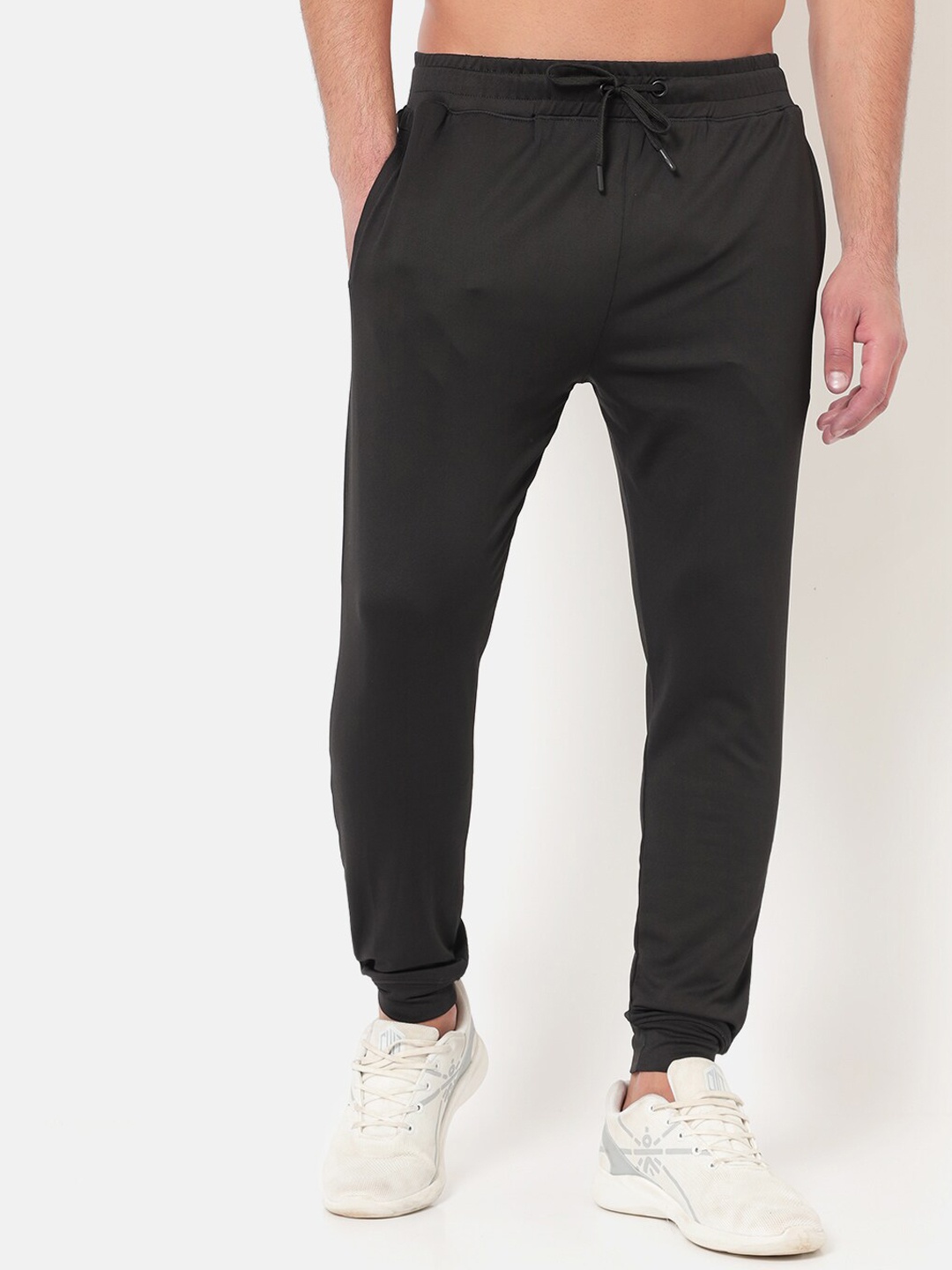 

Cultsport Men Black Solid Joggers
