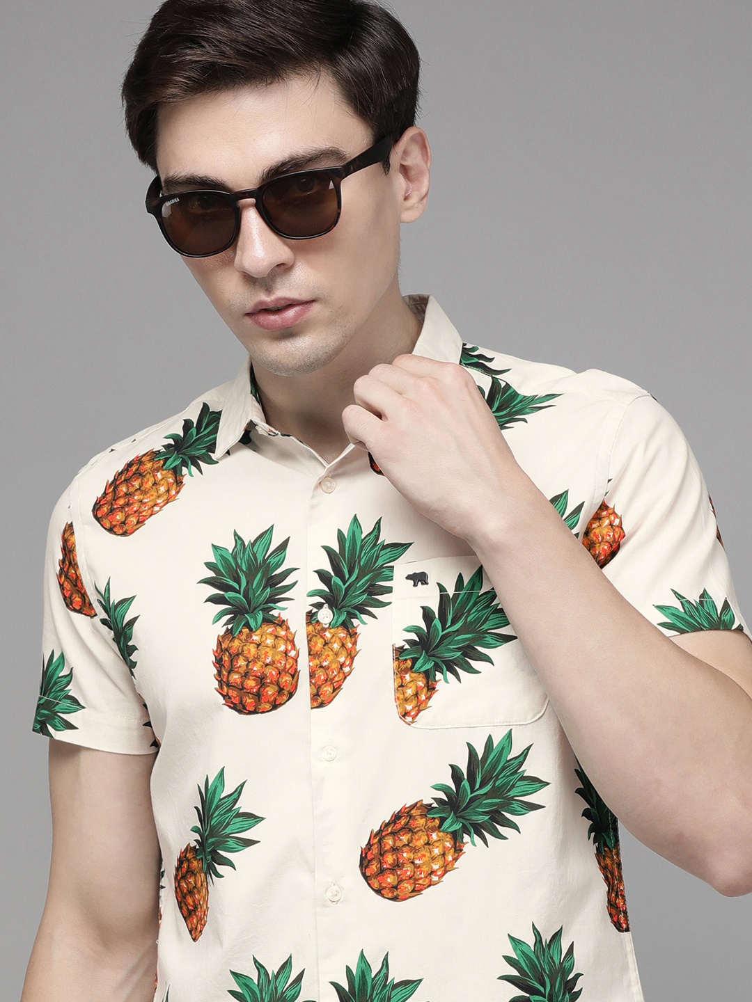 

THE BEAR HOUSE Men Cream-Coloured Slim Fit Printed Pure Cotton Resort Wear Shirt